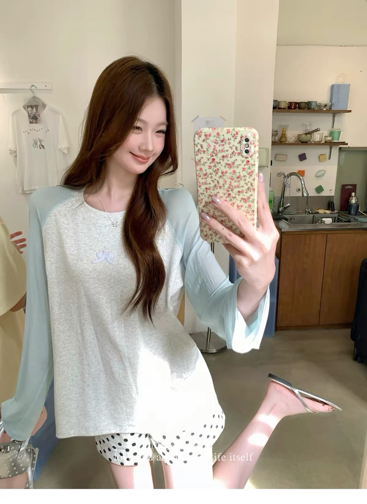 화이트 워터 여성 귀여운 가면 t 라이 경기 서울 배색 긴팔 티셔츠 여성 여름 한 부서 루즈핏 느긋한 디자인 센스 맨위 상세 이미지 1