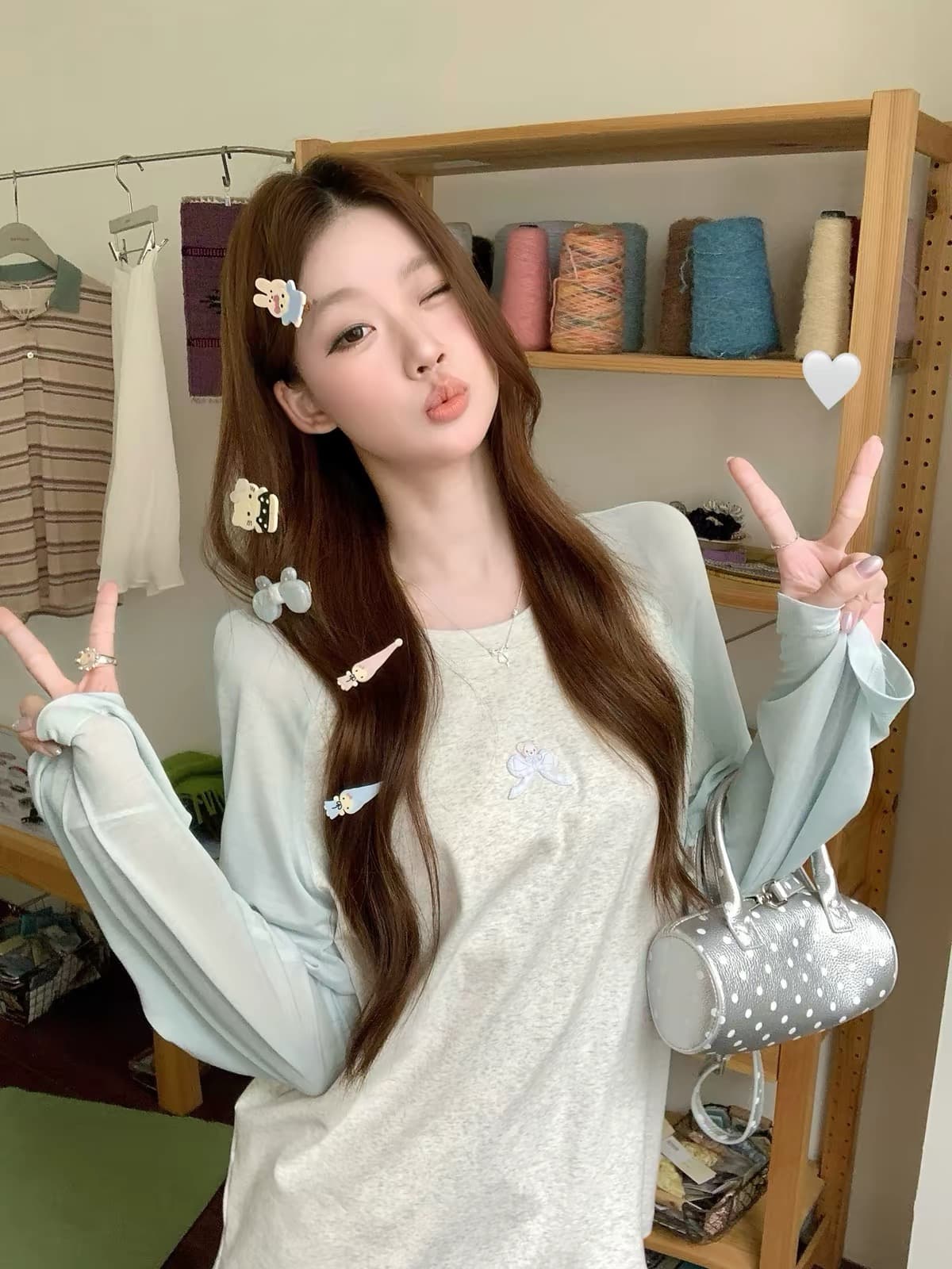 화이트 워터 여성 귀여운 가면 t 라이 경기 서울 배색 긴팔 티셔츠 여성 여름 한 부서 루즈핏 느긋한 디자인 센스 맨위 상세 이미지 3