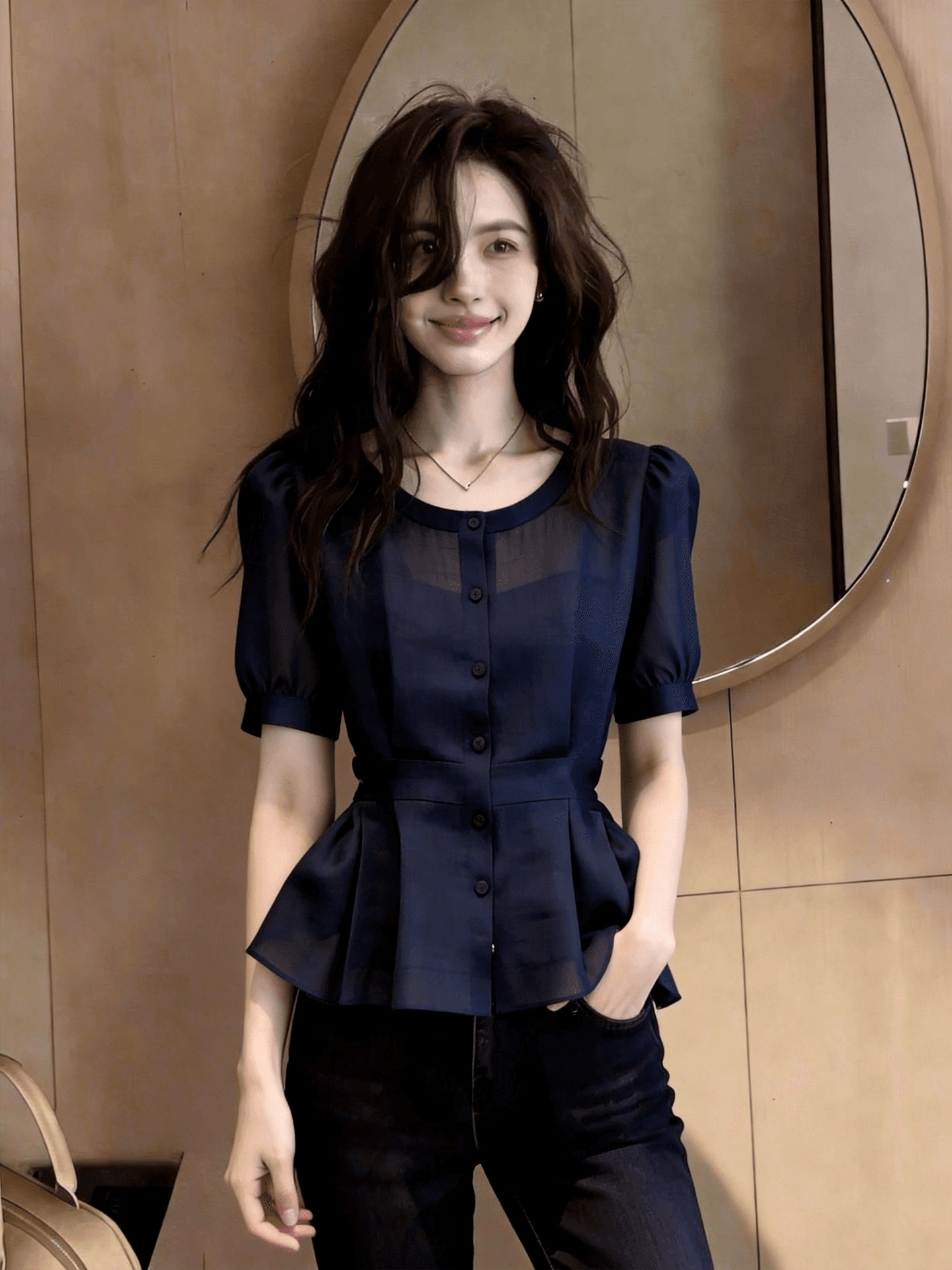프랑스식 미니멀리즘 빛 요리 한 품격 출퇴근 작은 샤넬 스타일 파란색 반팔 여성 셔츠 2026 여름 새로운 꼬집기 허리 작은 셔츠