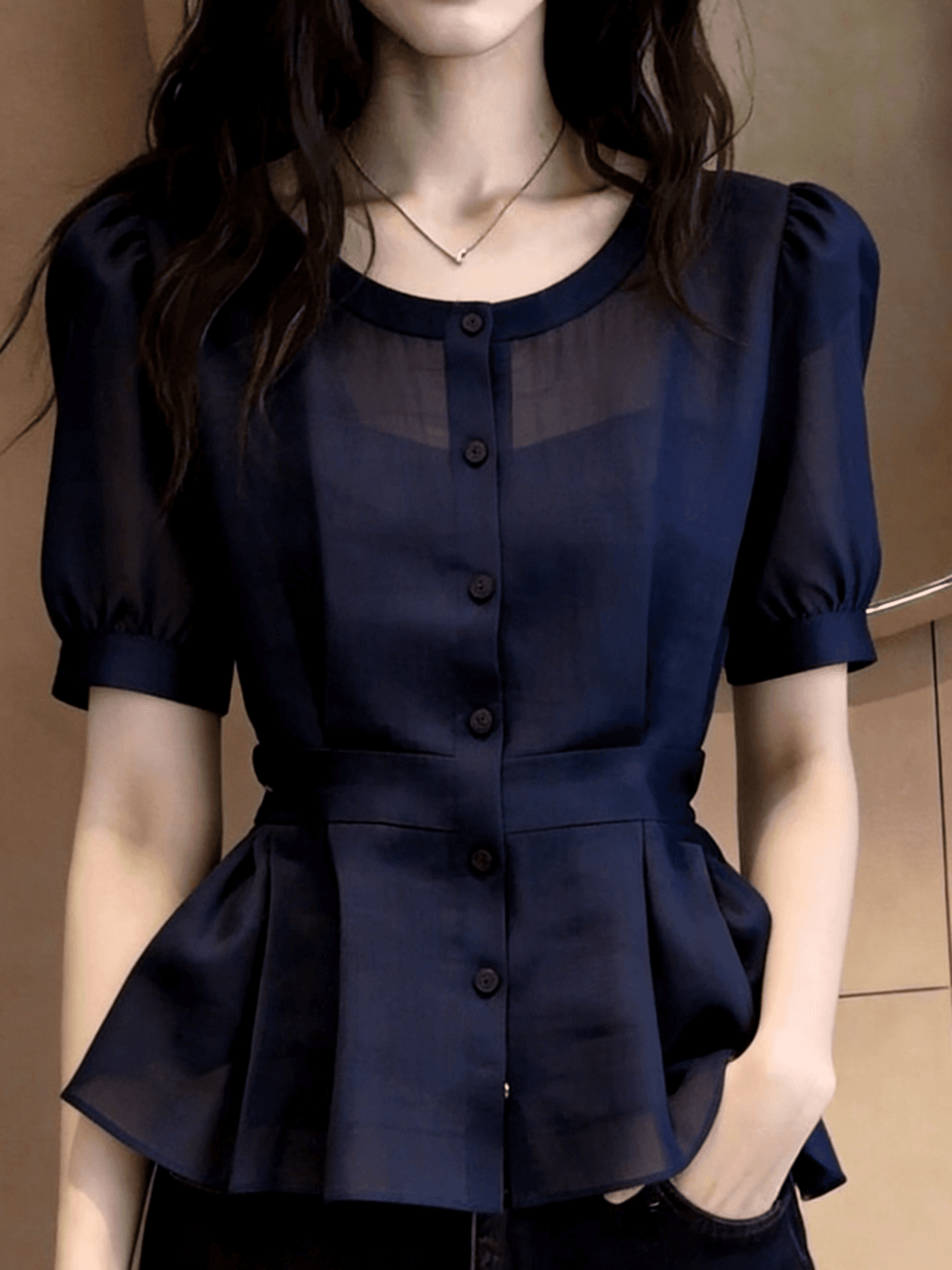 프랑스식 미니멀리즘 빛 요리 한 품격 출퇴근 작은 샤넬 스타일 파란색 반팔 여성 셔츠 2026 여름 새로운 꼬집기 허리 작은 셔츠 상세 이미지 1