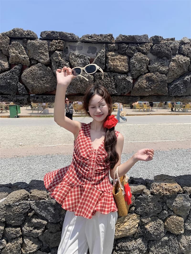 휴가 바람 한 부서 빨간색 체크무늬 V넥 조끼 여성 여름 새로운 연령 감소 다용도 허리 수축 슬림해 보이는 민소매 맨위 상세 이미지 6