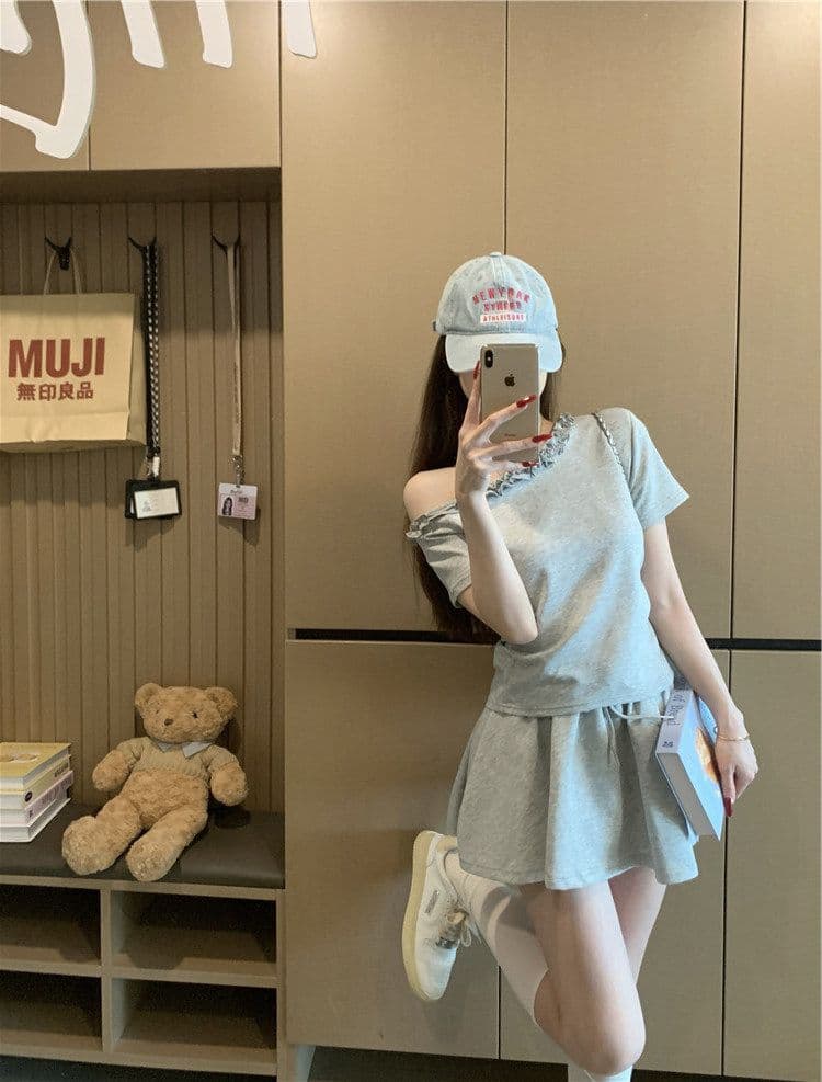 여름 새로운 한국 스타일 디자인 센스 레이스업 비스듬한 어깨 의류 세트 작은 대중 캐주얼 다용도 짧은 바지 투피스 세트 상세 이미지 3