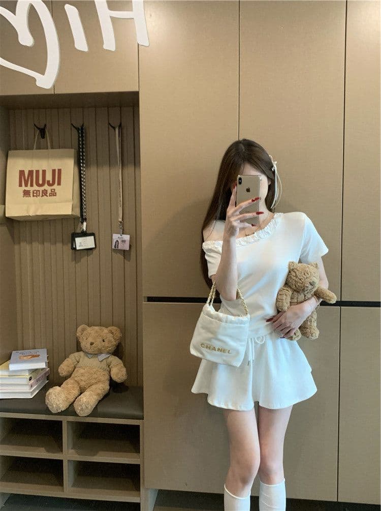 여름 새로운 한국 스타일 디자인 센스 레이스업 비스듬한 어깨 의류 세트 작은 대중 캐주얼 다용도 짧은 바지 투피스 세트 상세 이미지 6