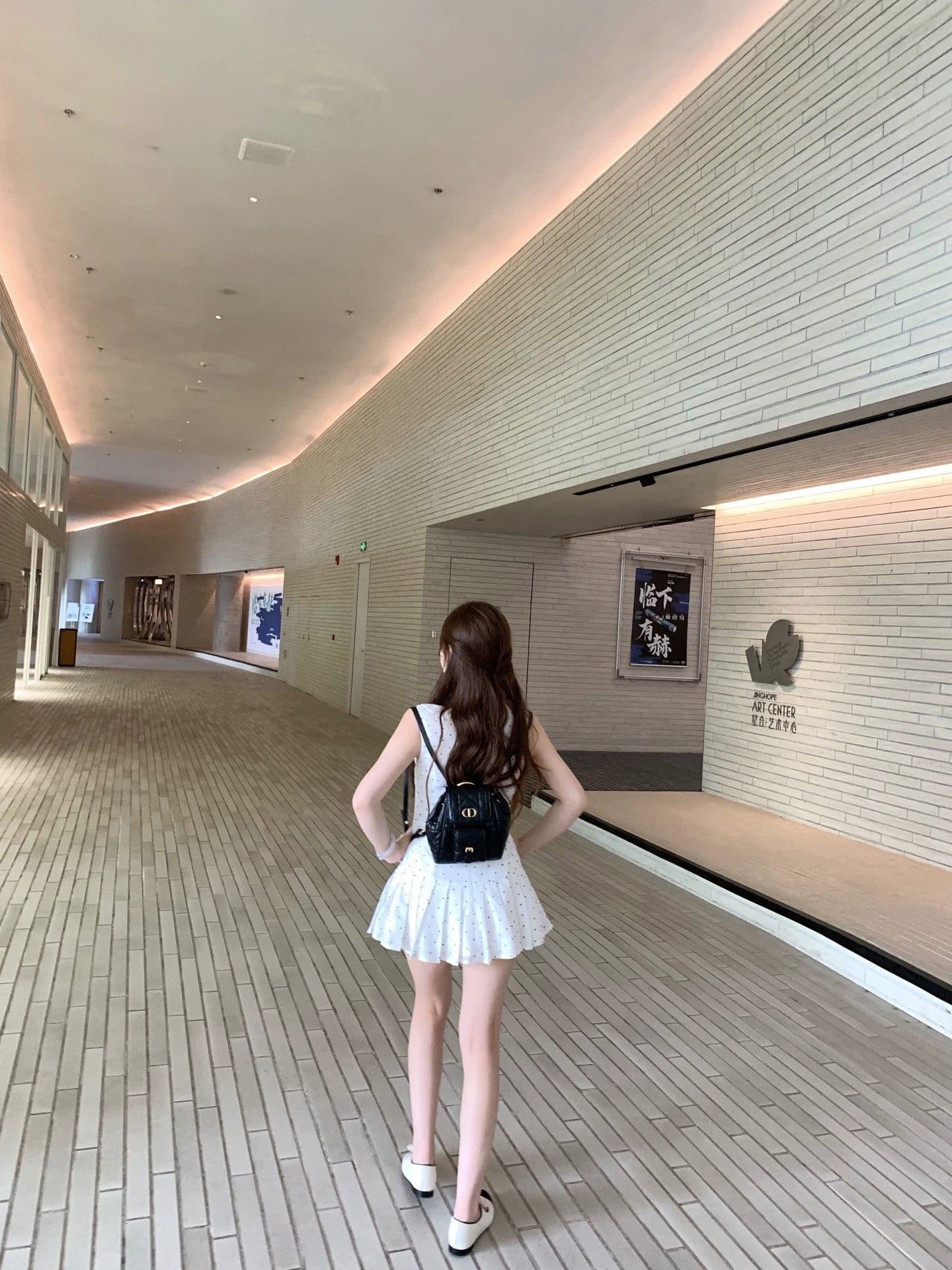이중층 세트 인사이드 2026 새로운 화이트 도트 무늬 베이비 칼라 조끼 여성 드레스 봄 여름 허리 수축 플리츠 미니 스커트 이미지 2