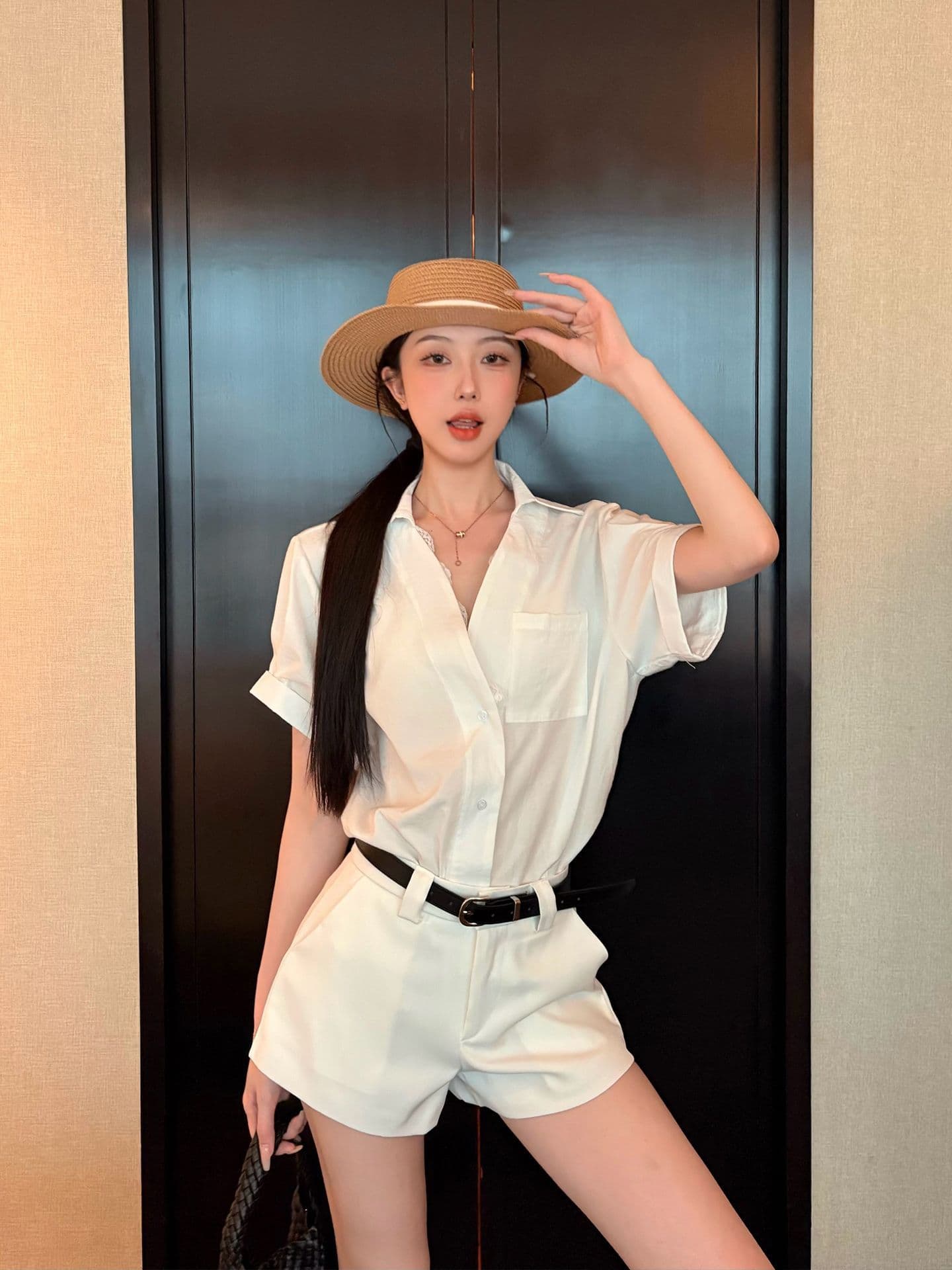 화이트 패션 측면 V넥 반팔 여성 셔츠 여름 휴가 바람 품격 세트 캐주얼 넓은 다리가 짧다. 바지 투피스 세트 이미지 4