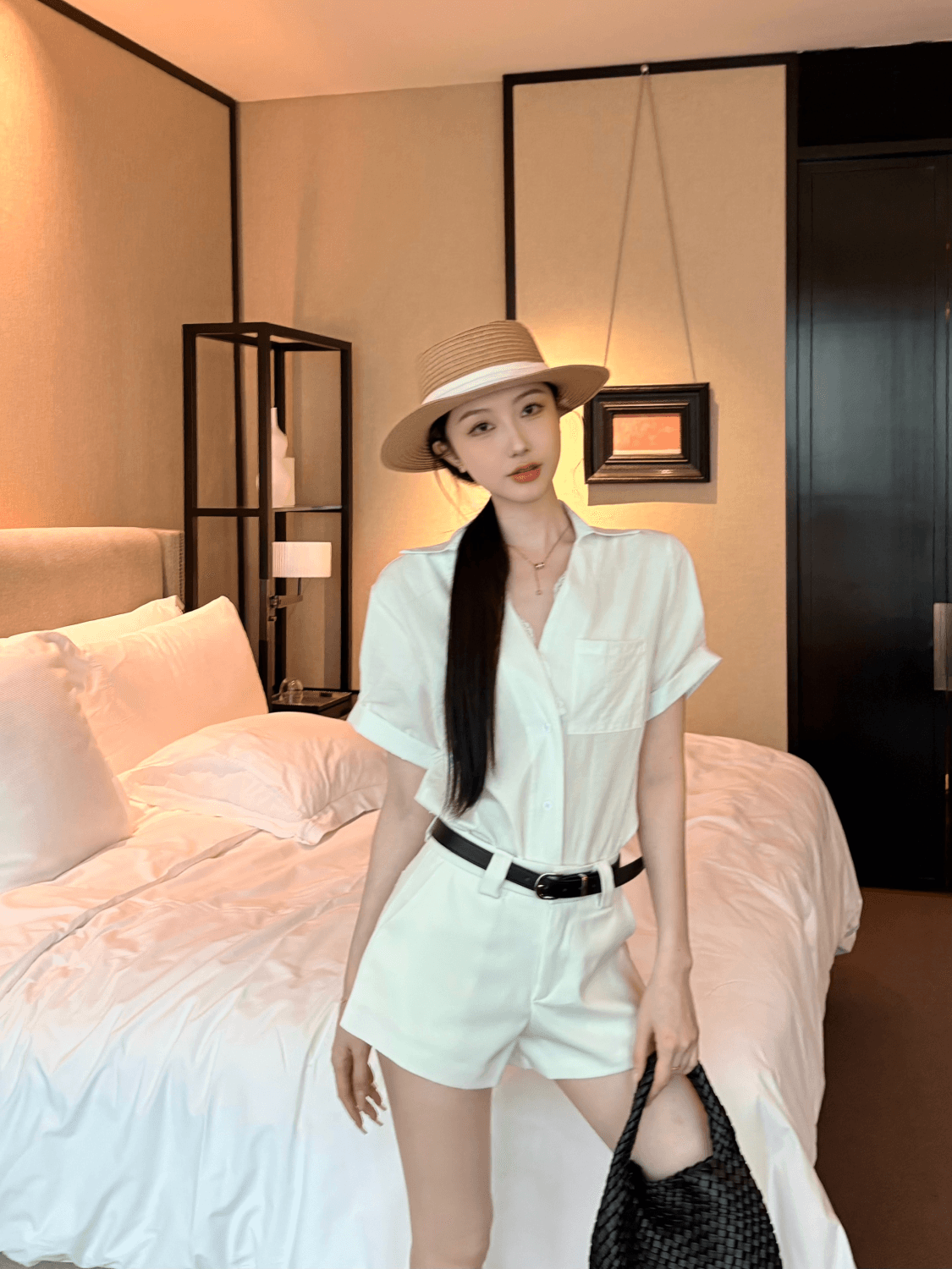 화이트 패션 측면 V넥 반팔 여성 셔츠 여름 휴가 바람 품격 세트 캐주얼 넓은 다리가 짧다. 바지 투피스 세트 상세 이미지 2