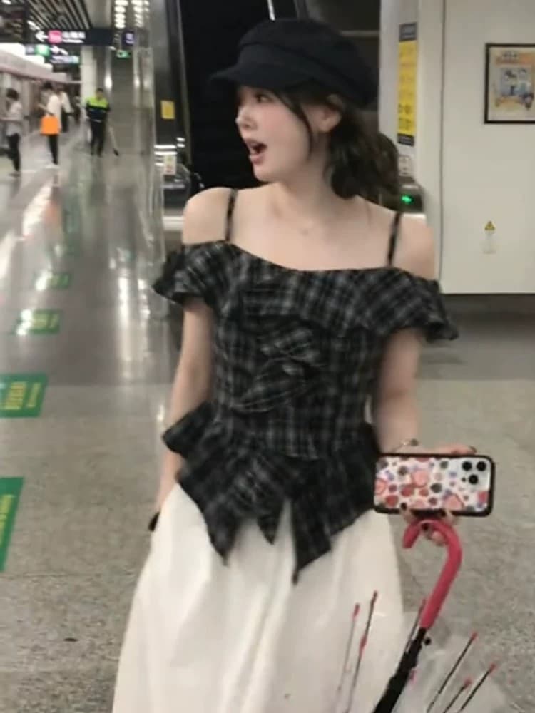 프랑스식 불규칙 체크무늬 오프숄더 반팔 여성 셔츠 여름 디자인 센스 프릴 오프숄더 작은 셔츠 품격 맨위 이미지 4