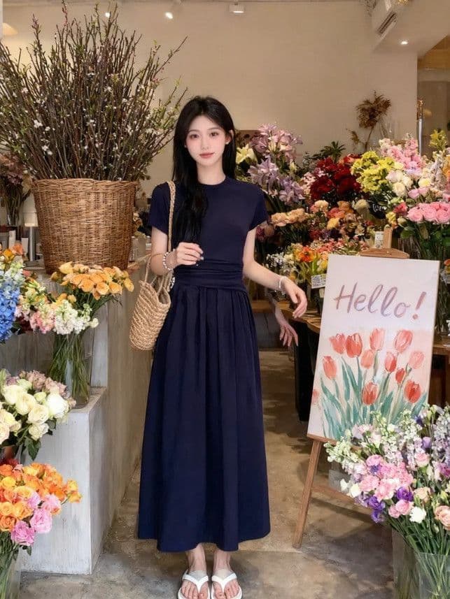 라운드 넥 긍정적 인 어깨 새로운 반팔 슬림해 보이는 여성 드레스 여름 품격 몸매 가꾸기 허리 수축 한 마디 빅 플레어 스커트 길다 치마 상세 이미지 5