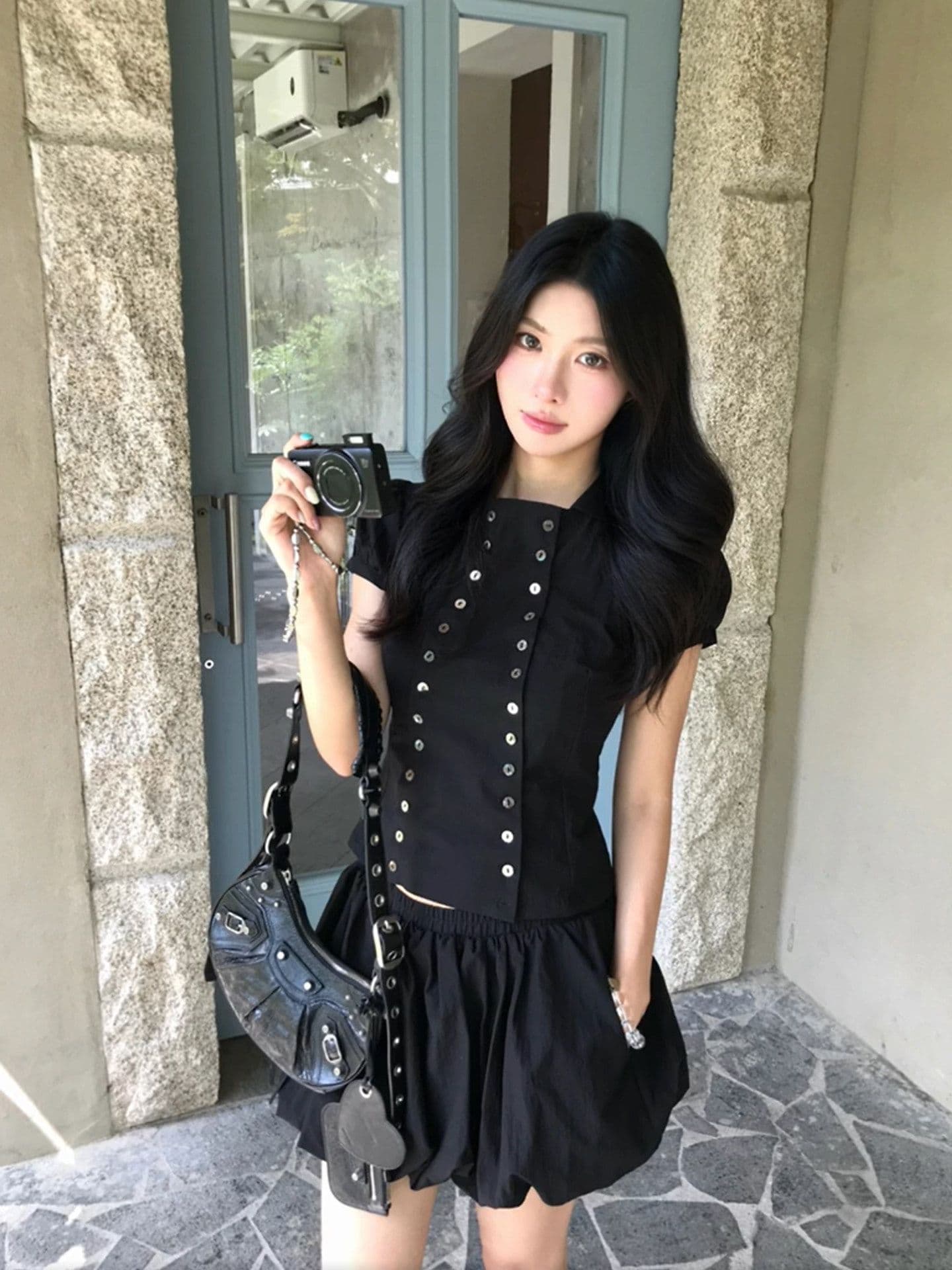 한 부서 검정색 거품 소매 이중 버튼 허리 수축 여성 셔츠 여름 새로운 패션 다용도 몸매 가꾸기 슬림해 보이는 맨위 트렌디 이미지 2