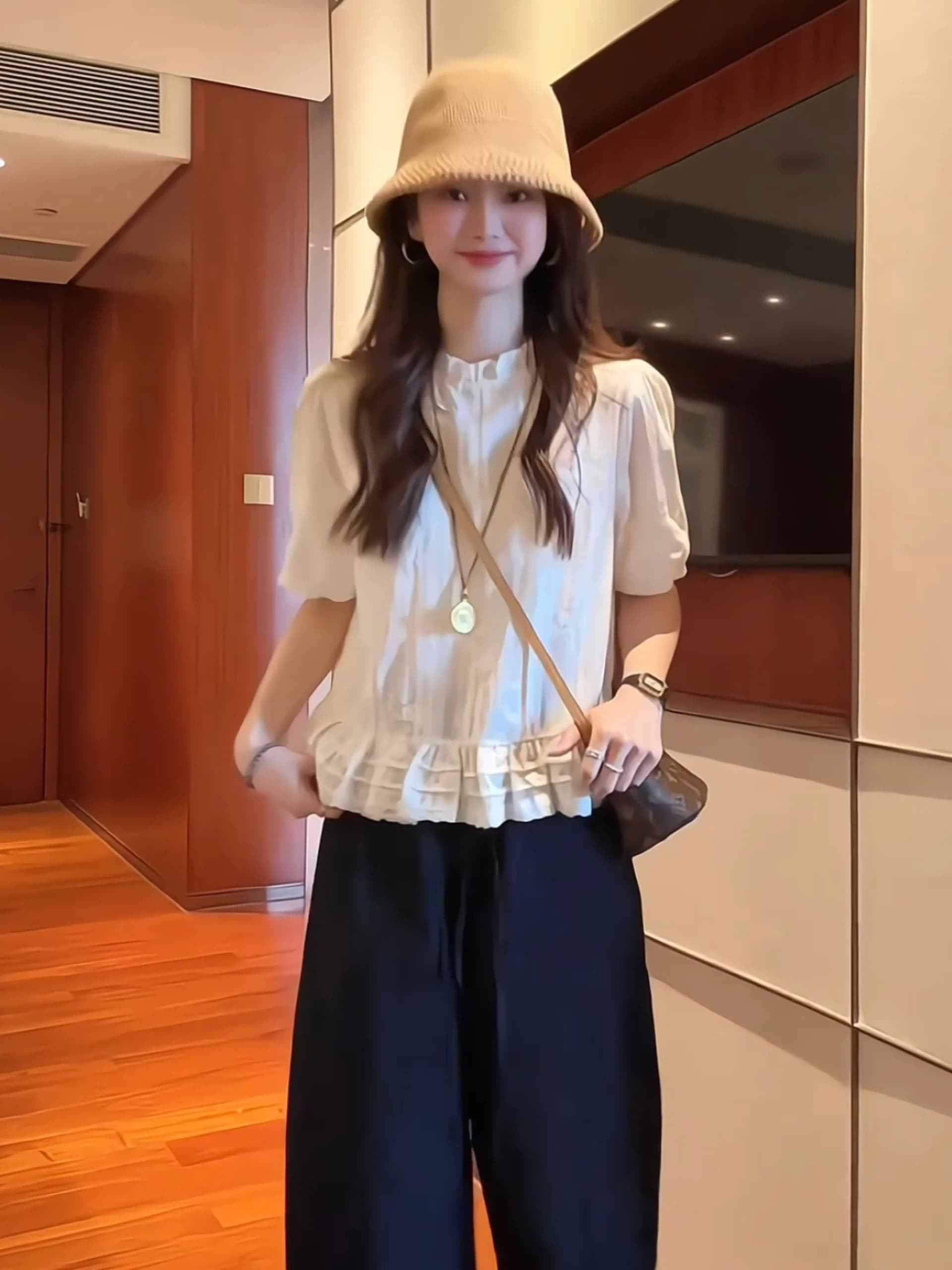 레이스 자카드 자수 셔츠 2026 새로운 디자인 센스 연령 감소 작은 셔츠 반팔 얇고 가벼운 슬림해 보이는 작은 키 맨위