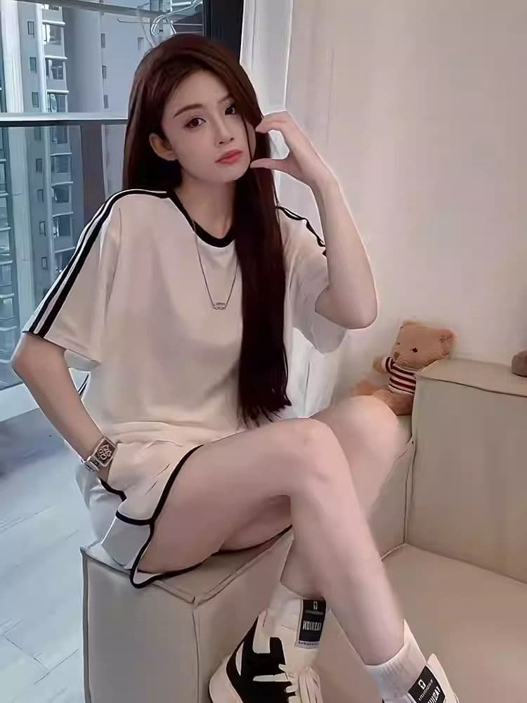 아메리칸 배색 스트라이프 루즈핏 반팔 티셔츠 하이웨이스트 슬림해 보이는 반바지 두 조각 여성 세트 여름 캐주얼 스포츠 슈트 상세 이미지 1