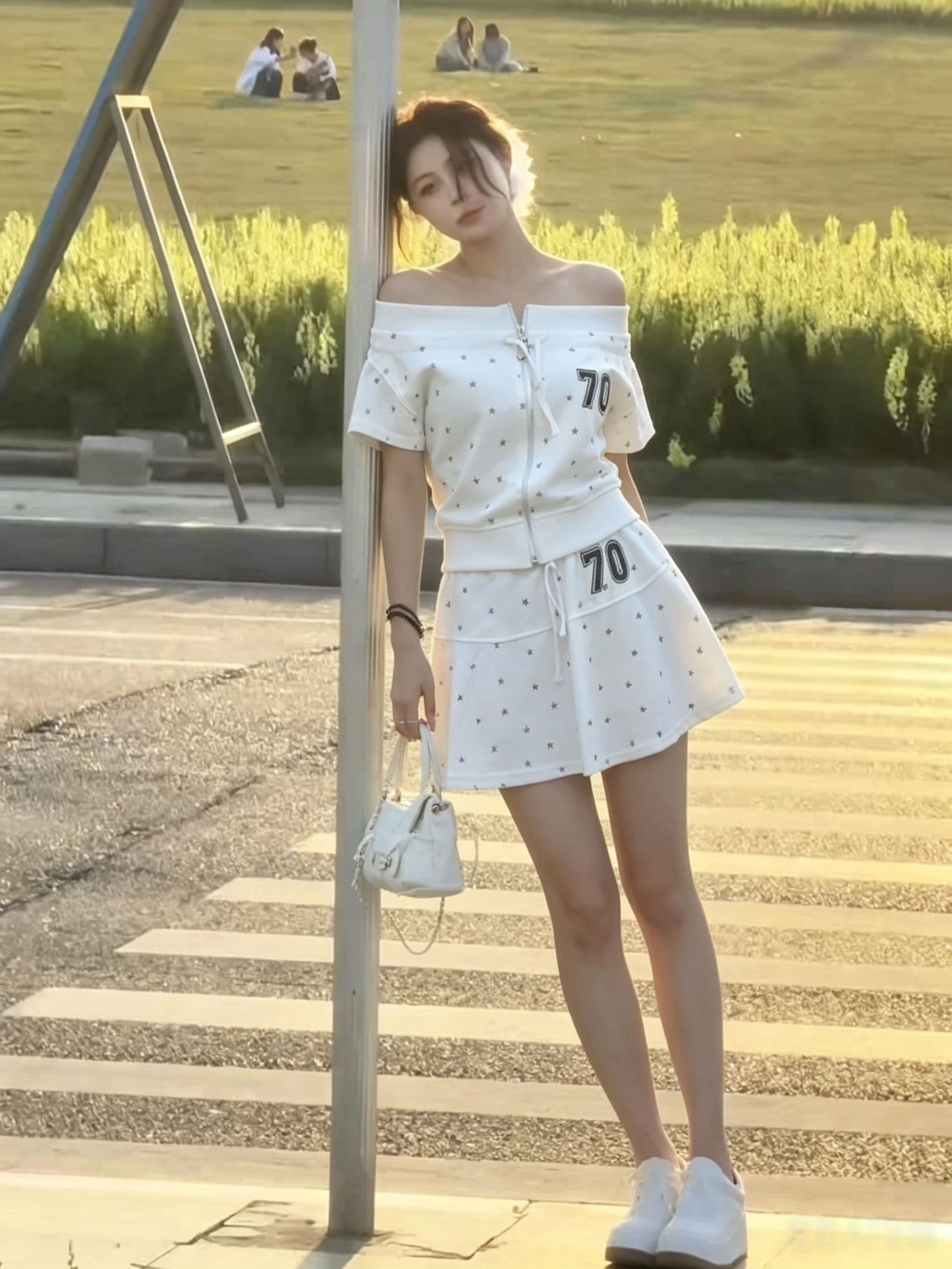 아메리칸 핫걸 바람 캐주얼 스포츠 슈트 여성 여름 오프숄더 오픈 가디건 반팔 미니 스커트 루즈핏 슬림해 보이는 투피스 세트 상세 이미지 3