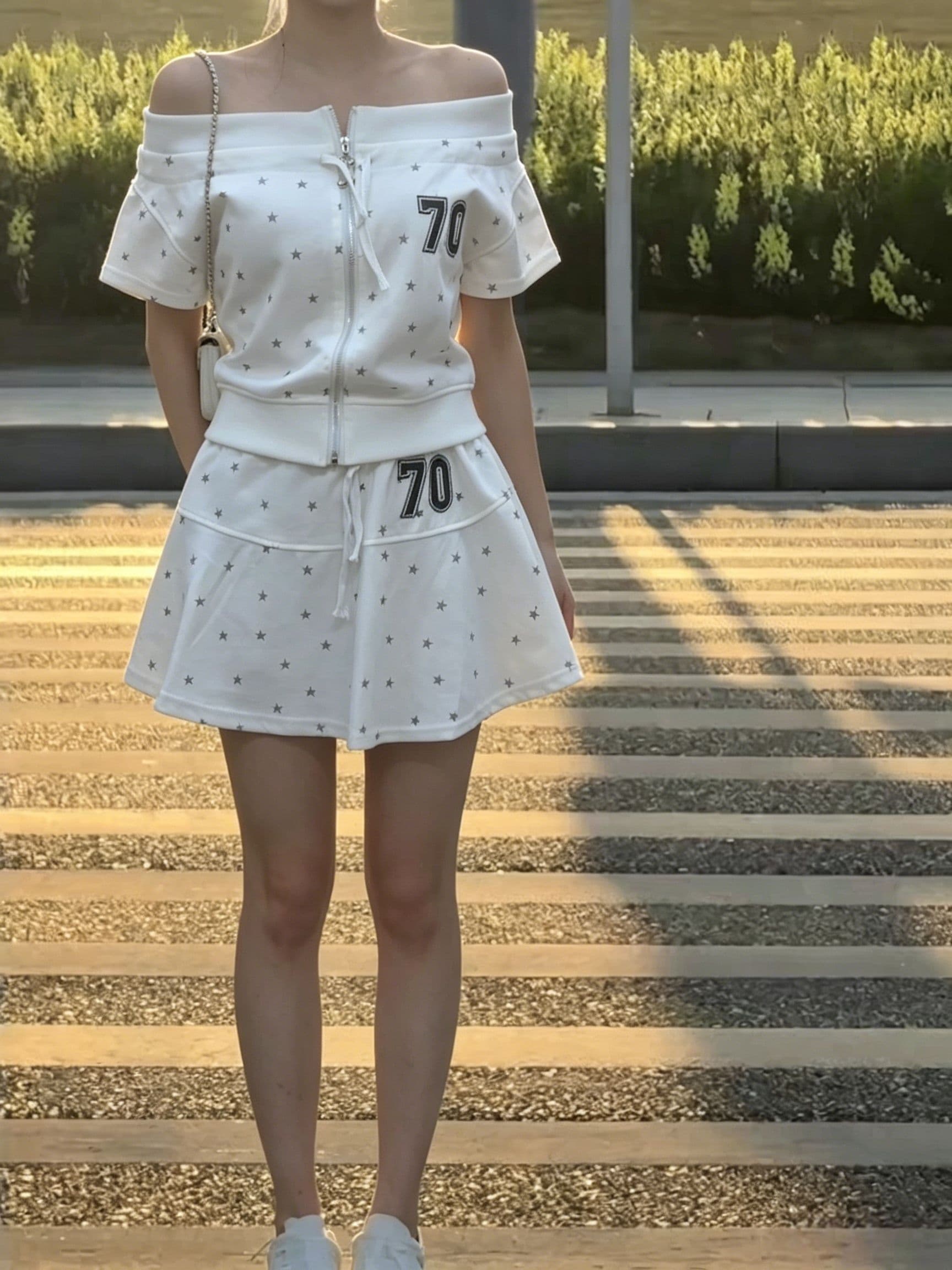 아메리칸 핫걸 바람 캐주얼 스포츠 슈트 여성 여름 오프숄더 오픈 가디건 반팔 미니 스커트 루즈핏 슬림해 보이는 투피스 세트 상세 이미지 4