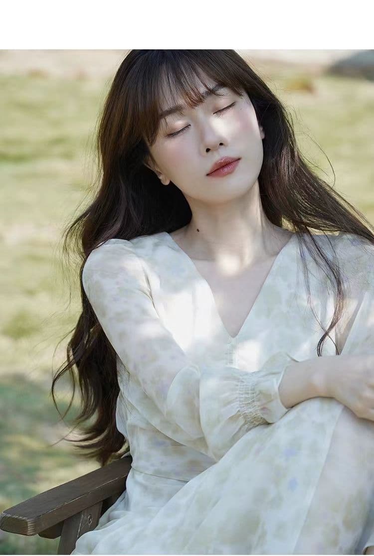 긴팔 여성 드레스 2026 가을 부드러운 품격 몸매 가꾸기 슬림해 보이는 꽃무늬 롱 코트 V넥 인어 꼬리 스커트 상세 이미지 4