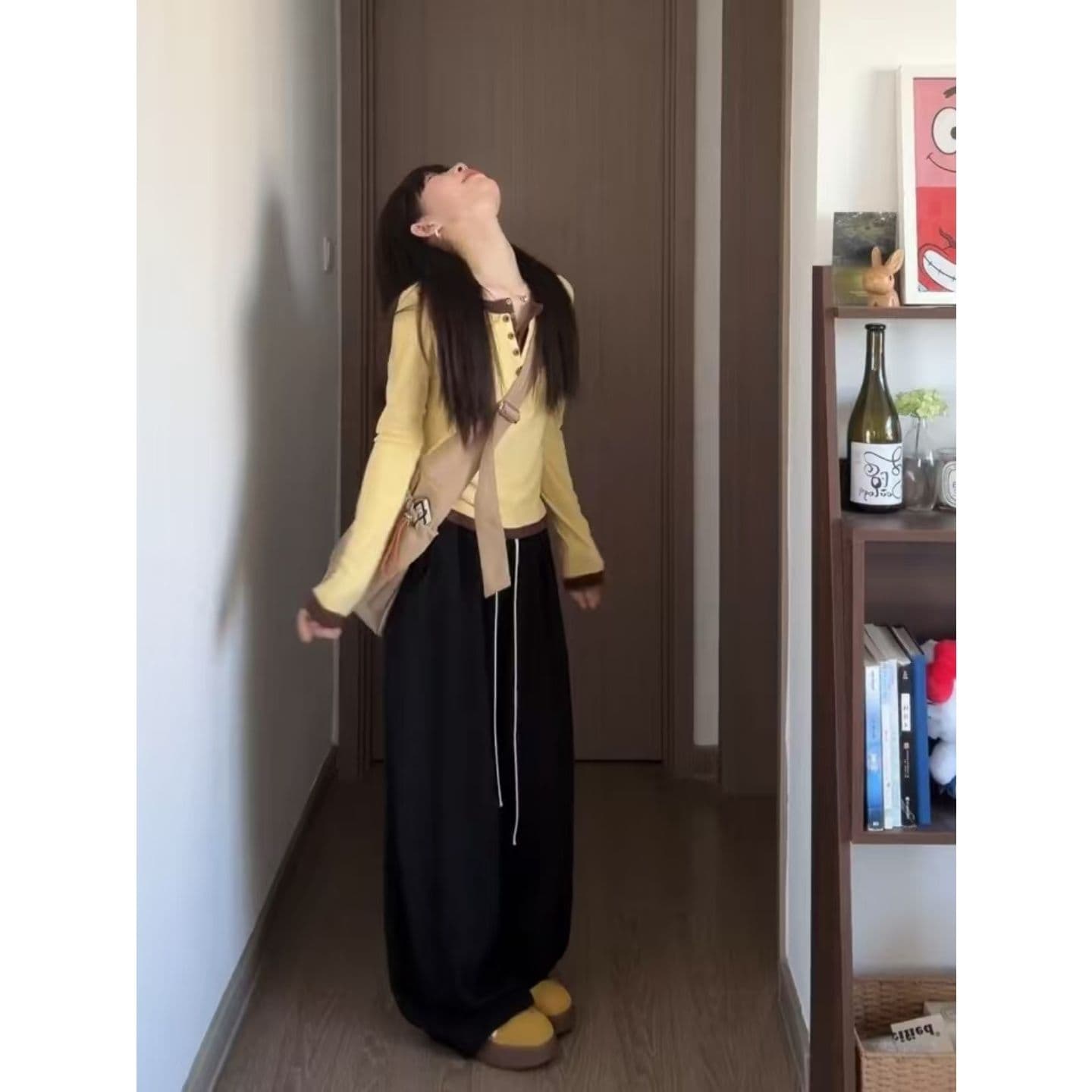 자이언트 잘 생긴 ~ 중 이른 가을 전체 집합 한 부서 페이크 레이어드 긴팔 티셔츠 레이스 와이드 레그 팬츠 세트 여성 가을 새로운