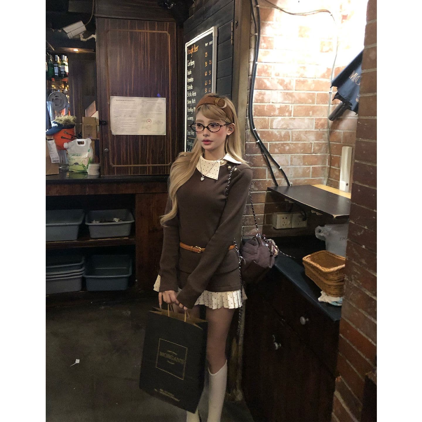 2026 가을 새로운 연구 부서 순수한 프랑스식 비스듬한 어깨 셔츠 인감 허리 스트랩 허리 수축 코디 꽃밭 미니 스커트 세트