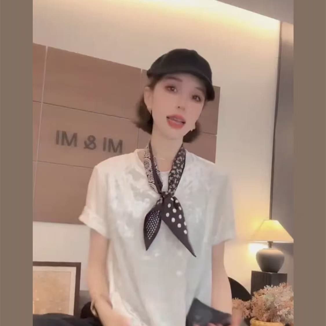 봄 켜기 새로운 작은 대중 디자인 익스트림 제인 바람 슬림해 보이는 다용도 반팔 t 이미지 4