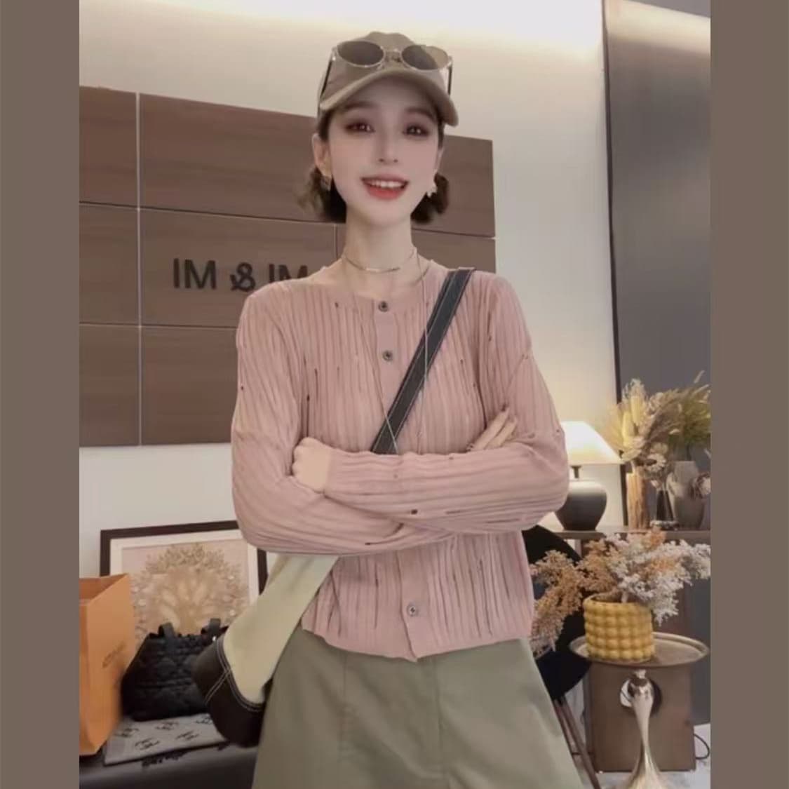 봄 새로운 다용도 라운드 넥 싱글 줄 버튼 홀로우 아웃 긴팔 오픈 가디건 상세 이미지 2