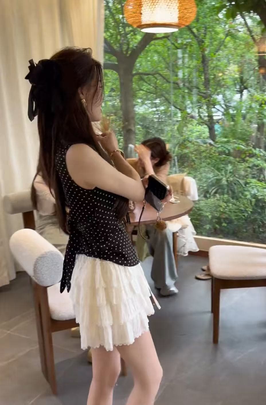 빛 요리 한 우아함 바람 검정색 도트 무늬 V넥 허리 수축 캐미솔 프릴 노출 방지 케이크 반신 스커트 상세 이미지 2