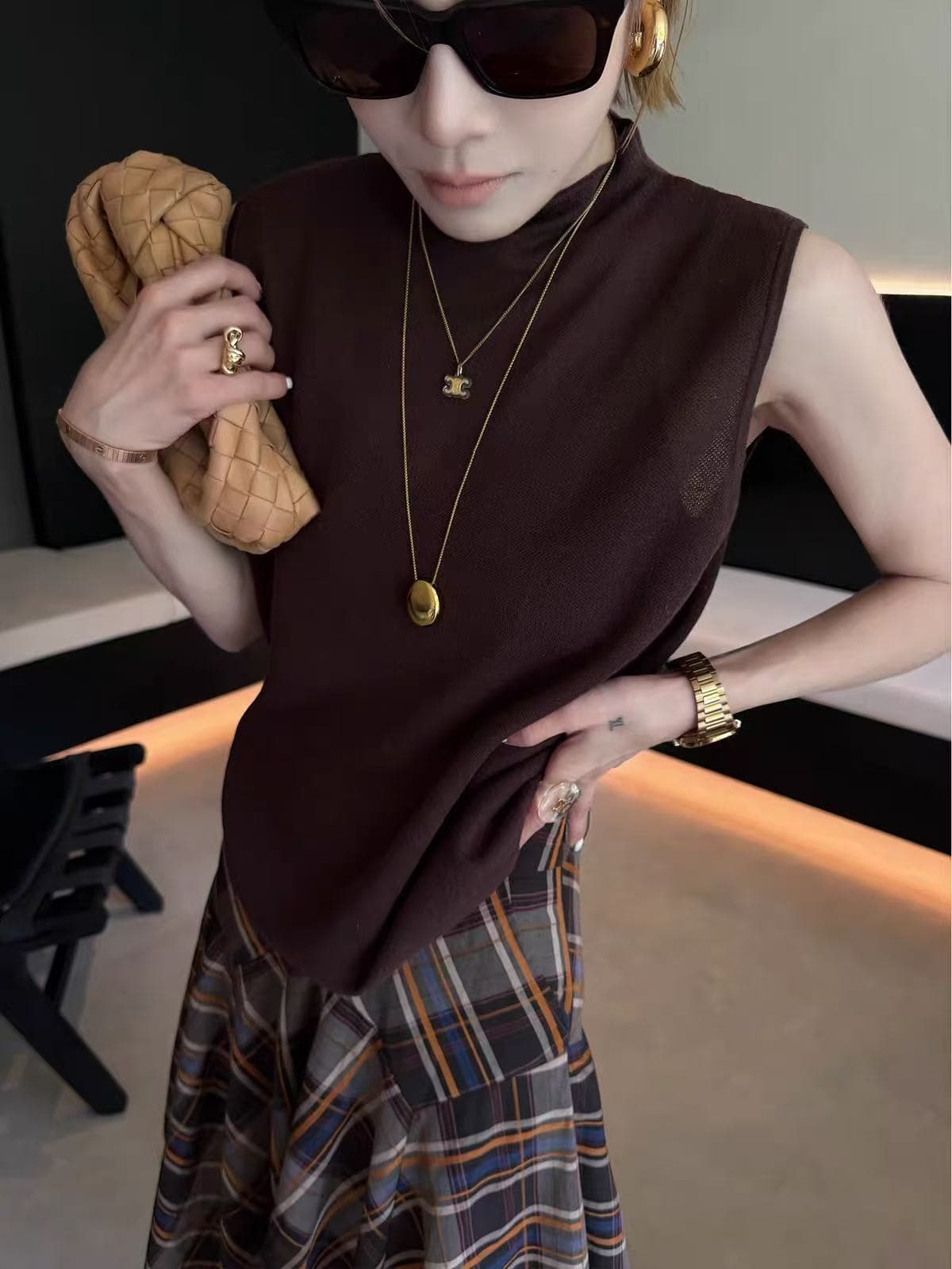 여름 새로운 단색 스탠드 칼라 니트 민소매 블라우스 루즈핏 슬림해 보이는 다용도 풀오버 맨위 이미지 4