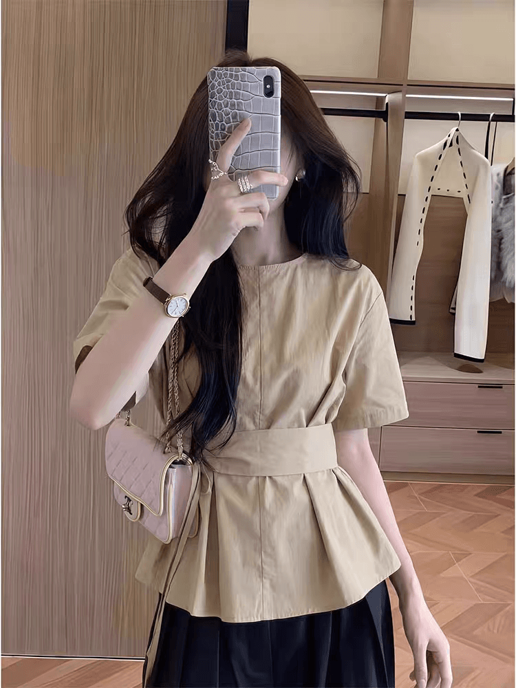 카키 색 허리 수축 레이스업 반팔 여성 셔츠 2026 여름 새로운 디자인 센스 품격 슬림해 보이는 라운드 넥 맨위 이미지 4