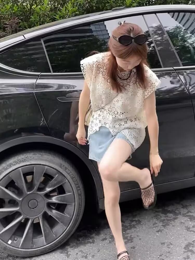 한 부서 디자인 센스 불규칙 홀로우 아웃 훅 꽃이 떨어지는 어깨 소매 여성 셔츠 2026 여름 새로운 품격 슬림해 보이는 맨위 상세 이미지 2