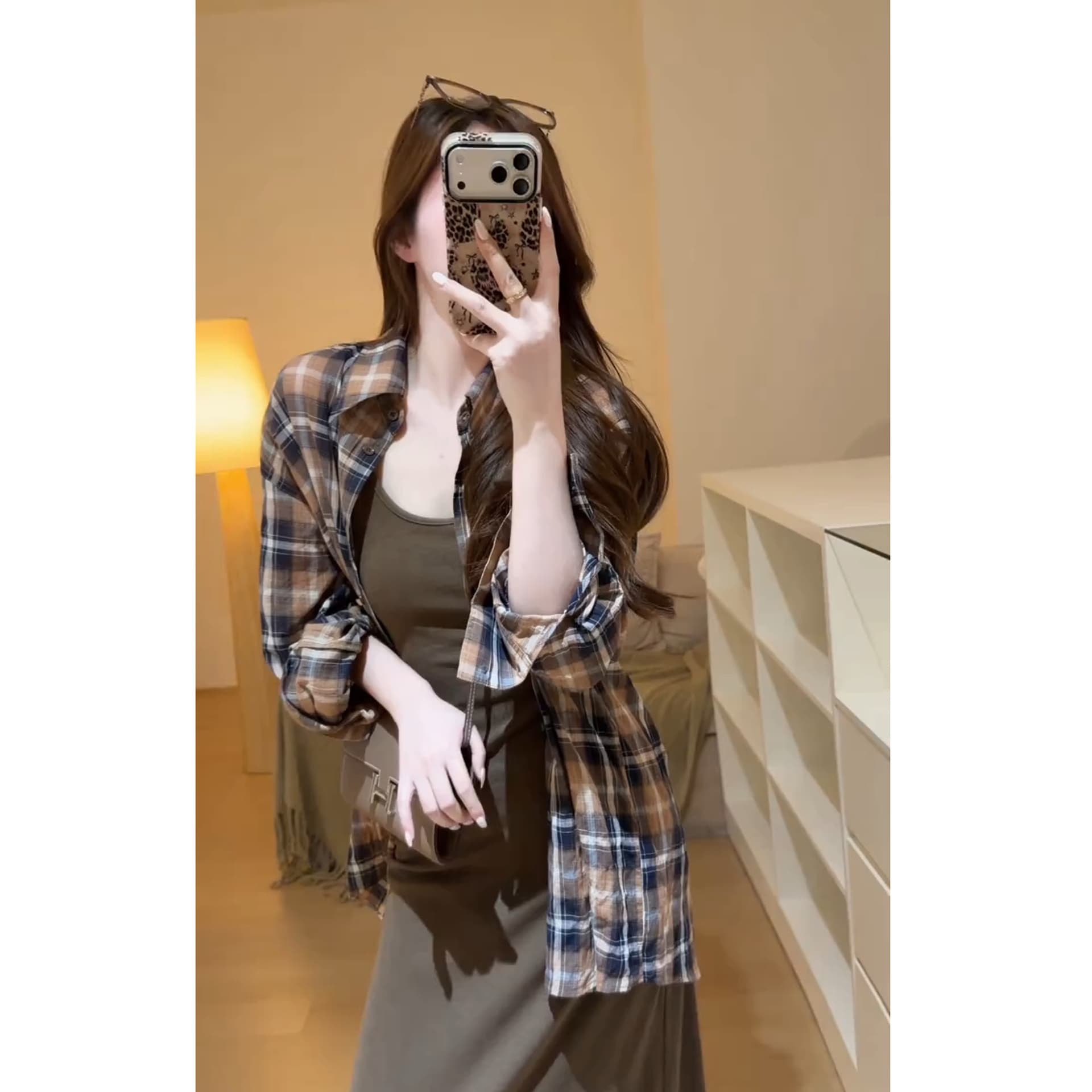 이른 가을 분위기 센스 착용 가져 가라. 여성 느긋한 바람 격자 무늬 셔츠 슬립 치마 세트 품격 슬림해 보이는 드레스 투피스 세트 이미지 3
