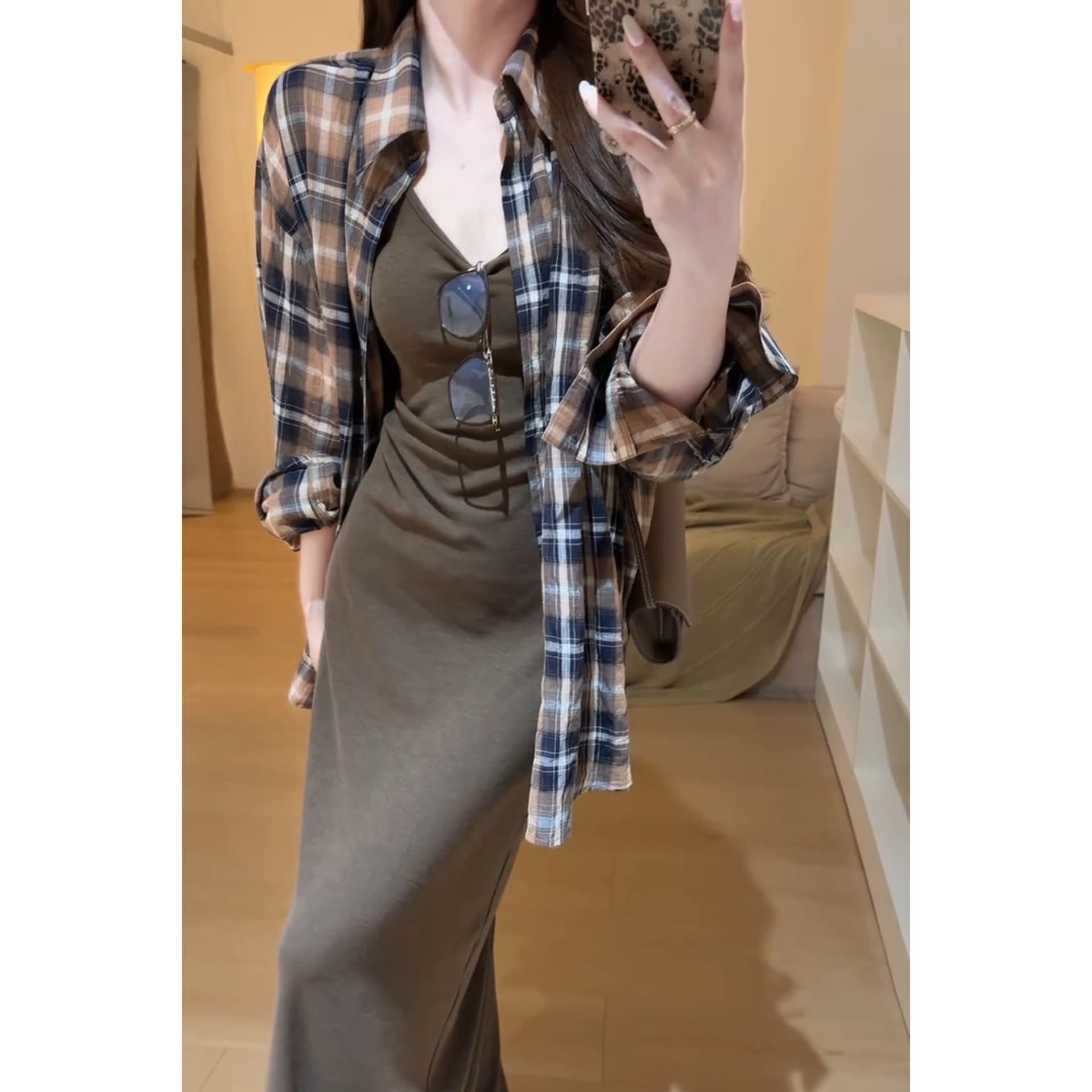 이른 가을 분위기 센스 착용 가져 가라. 여성 느긋한 바람 격자 무늬 셔츠 슬립 치마 세트 품격 슬림해 보이는 드레스 투피스 세트 상세 이미지 4