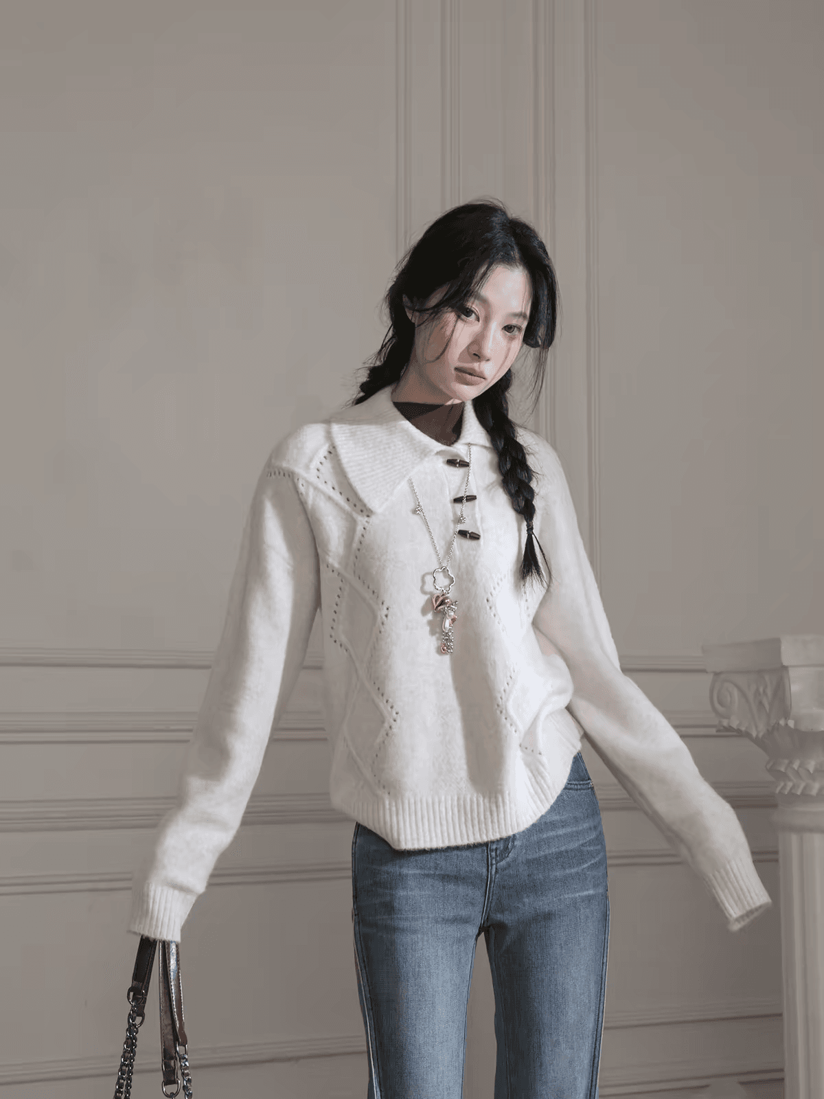 cotre 오리지널 디자인 소설 뒤집다 접기 칼라 우유 서리 살구 화이트 양모 비대칭 칼라 스웨터 상세 이미지 4