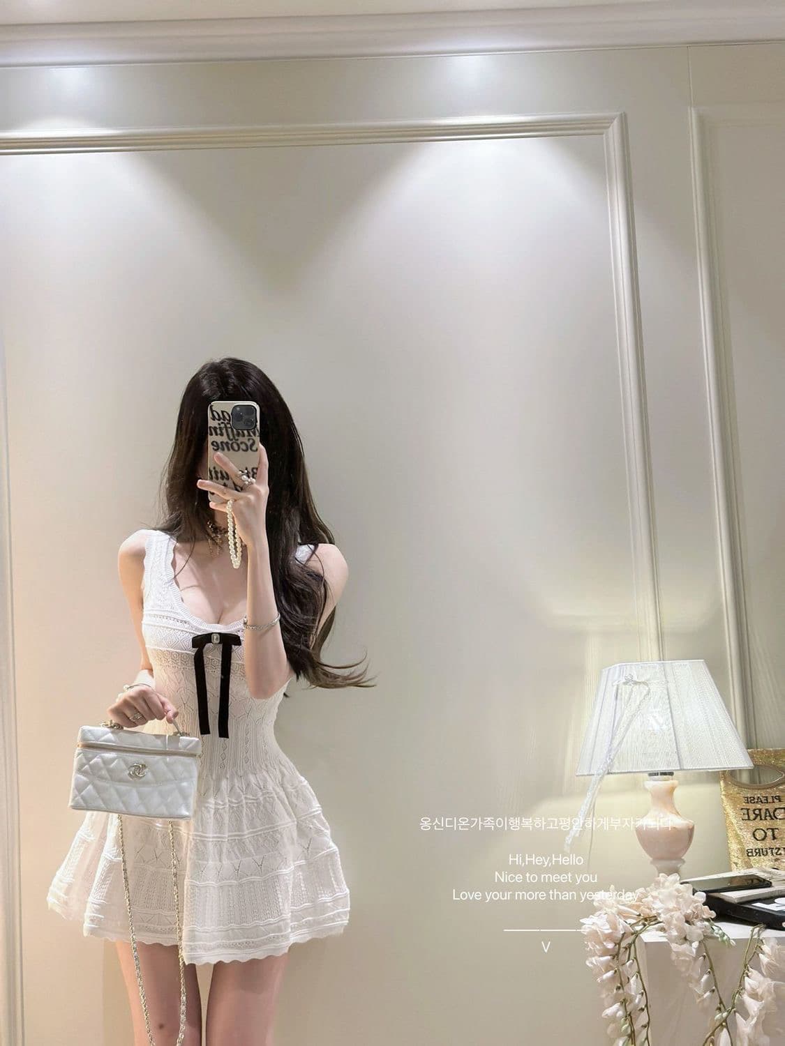 새싹 꽃 이른 봄 천 금빛 바람 부드러운 한 부서 순수한 욕망 바람 나비 매듭 한 마디 슬림해 보이는 니트 조끼 여성 드레스 이미지 2