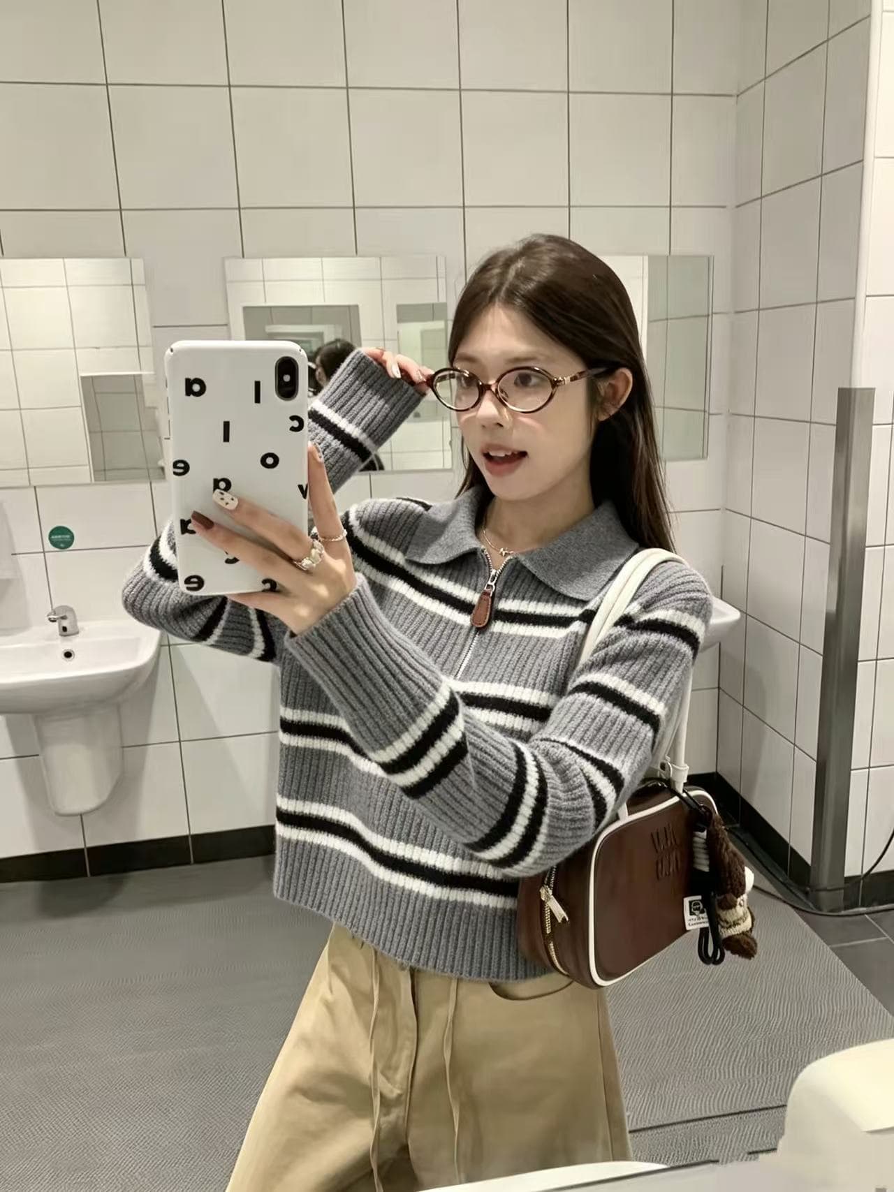하프 지퍼 POLO 칼라 스트라이프 니트 스웨터 여성 가을 쇼트 스타일 작은 키 레트로 배색 스트라이프 스웨터 맨위 이미지 3