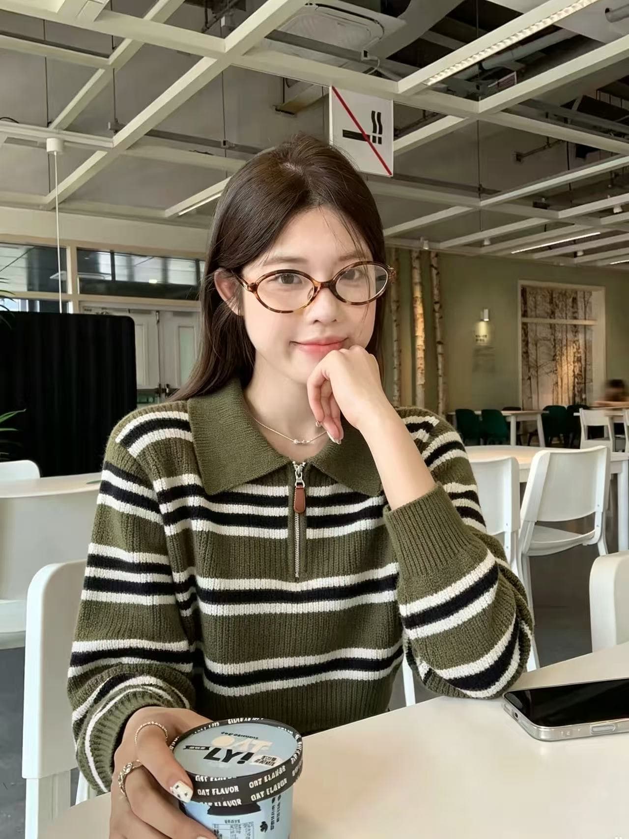 하프 지퍼 POLO 칼라 스트라이프 니트 스웨터 여성 가을 쇼트 스타일 작은 키 레트로 배색 스트라이프 스웨터 맨위 상세 이미지 4