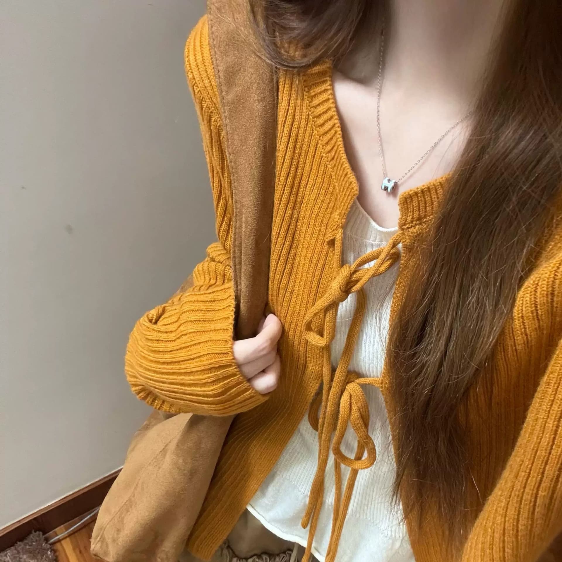 느긋한 바람 주황색 레이스업 니트 오픈 가디건 여성 루즈핏 외부 가져 가라. 스웨터 고급 센스 맨위 여성 의류 부드러운 레이스업 상세 이미지 4