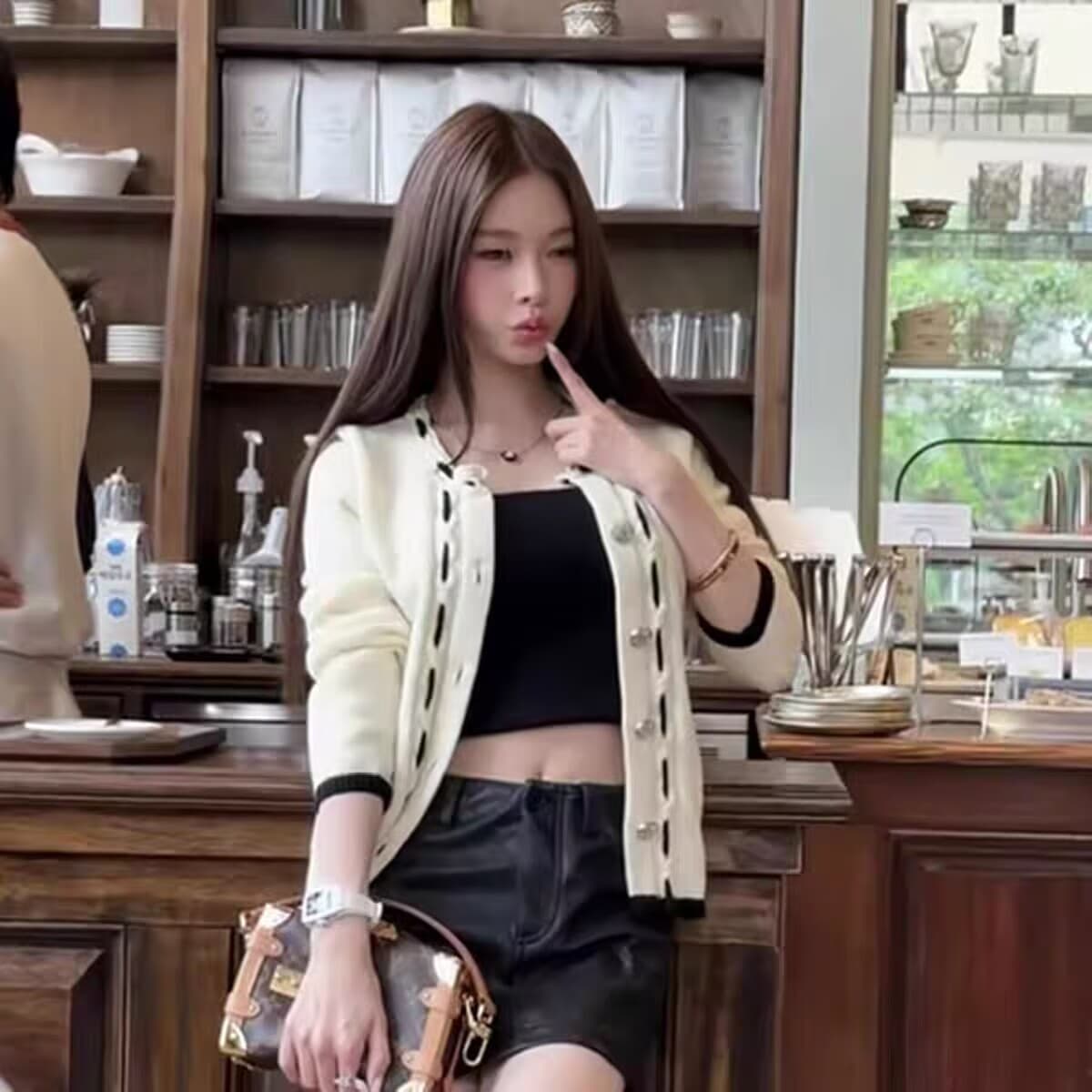 작은 샤넬 스타일 배색 화이트 니트 오픈 가디건 여성 가을 겨울 2026 새로운 한 부서 착용 가져 가라. 부드러운 찹쌀 슬림해 보이는 스웨터 맨위 이미지 2