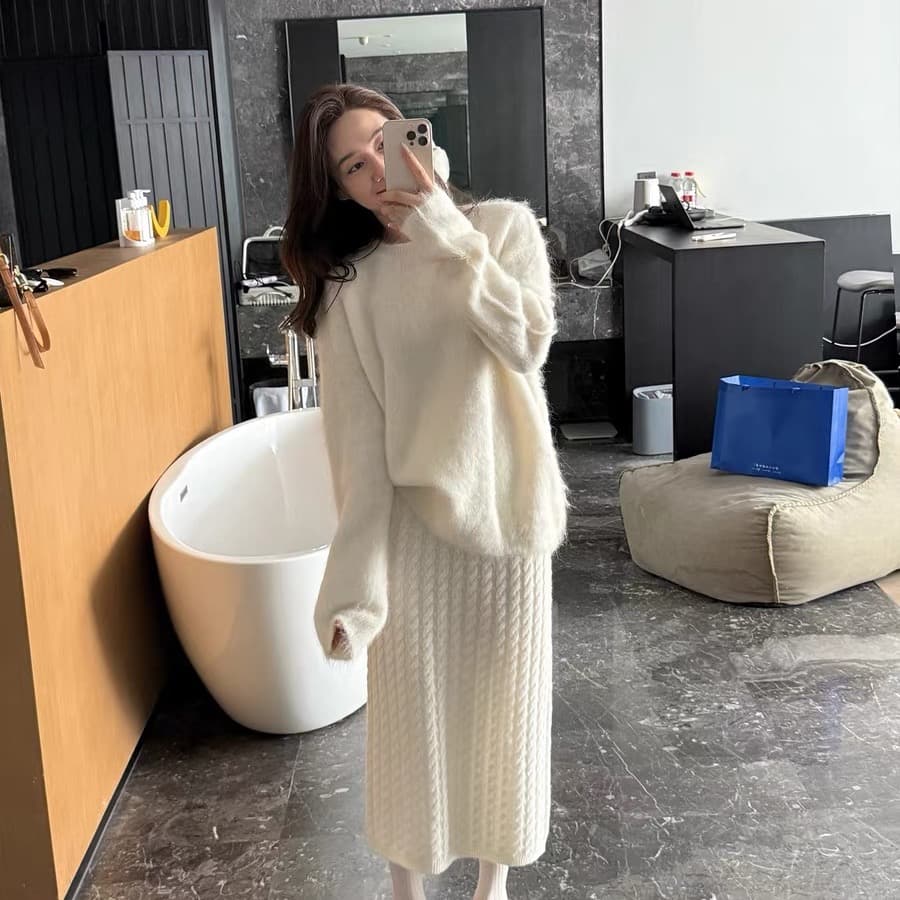 라운드 넥 머리 위로 느긋한 분위기 센스 울 스웨터 2025 겨울 새로운 여성 편안한 와이드 부드러운 찹쌀 털이 많은 맨위 이미지 5
