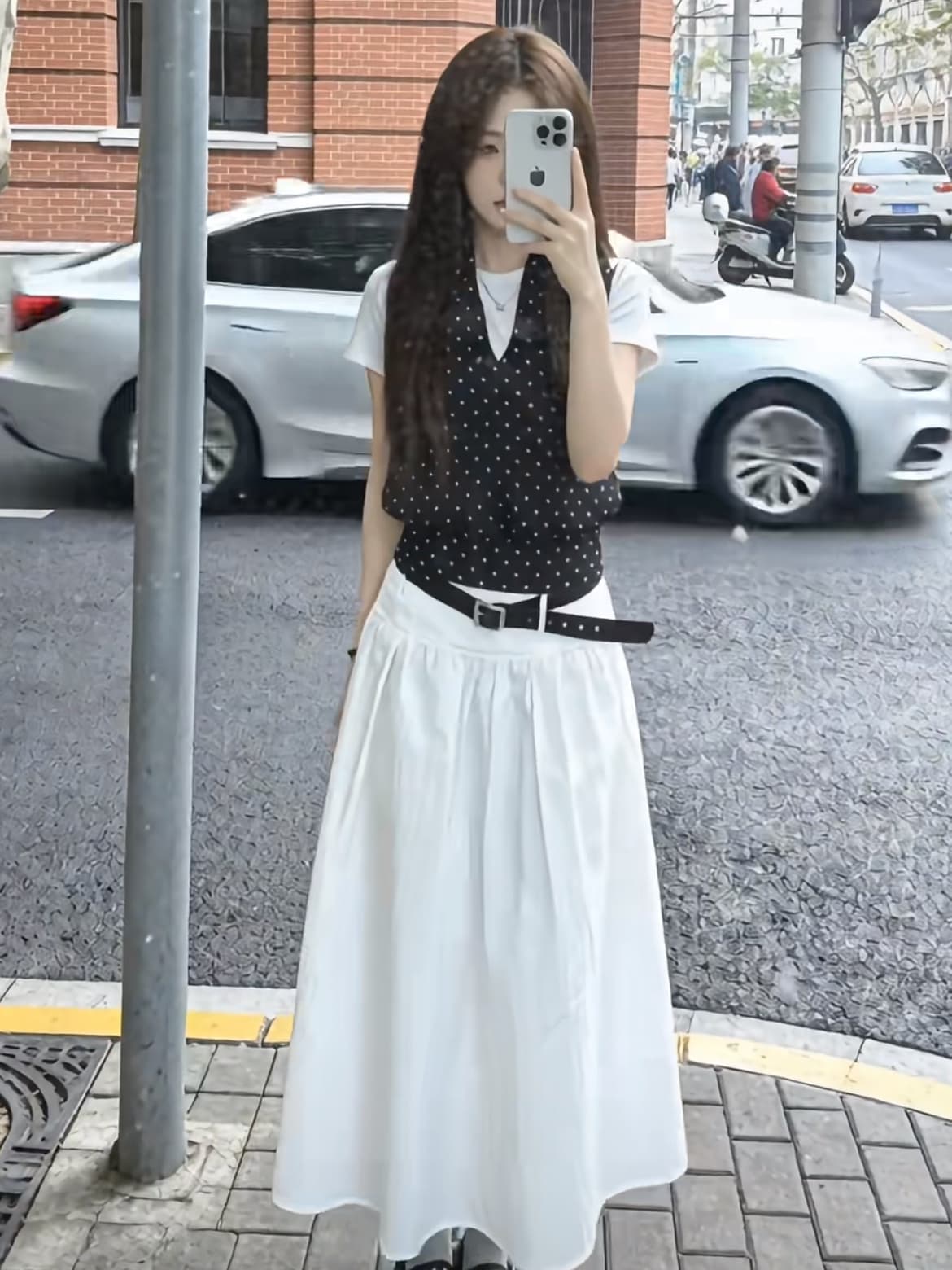 여름 켜기 새로운 느슨함 센스 한 부서 도트 무늬 행침 목 맨위 스택 착용 화이트 반팔 티셔츠 반신 치마 세트 여성 이미지 4