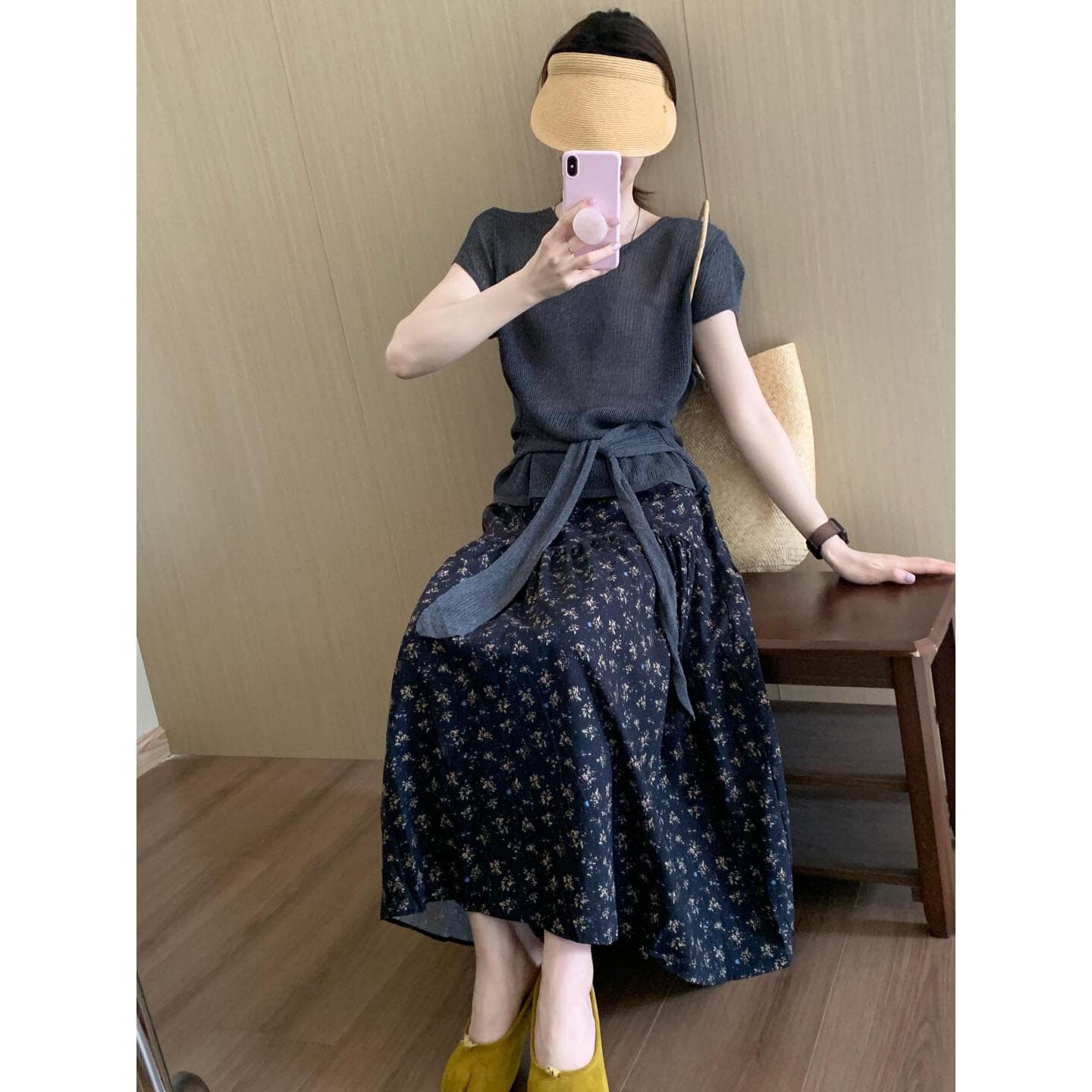 2026 여름 착용 가져 가라. 여성 의류 천 골드 감기 센스 비싼 부서 옷 반팔 니트 스웨터 꽃무늬 반신 스커트 투피스 세트 이미지 3