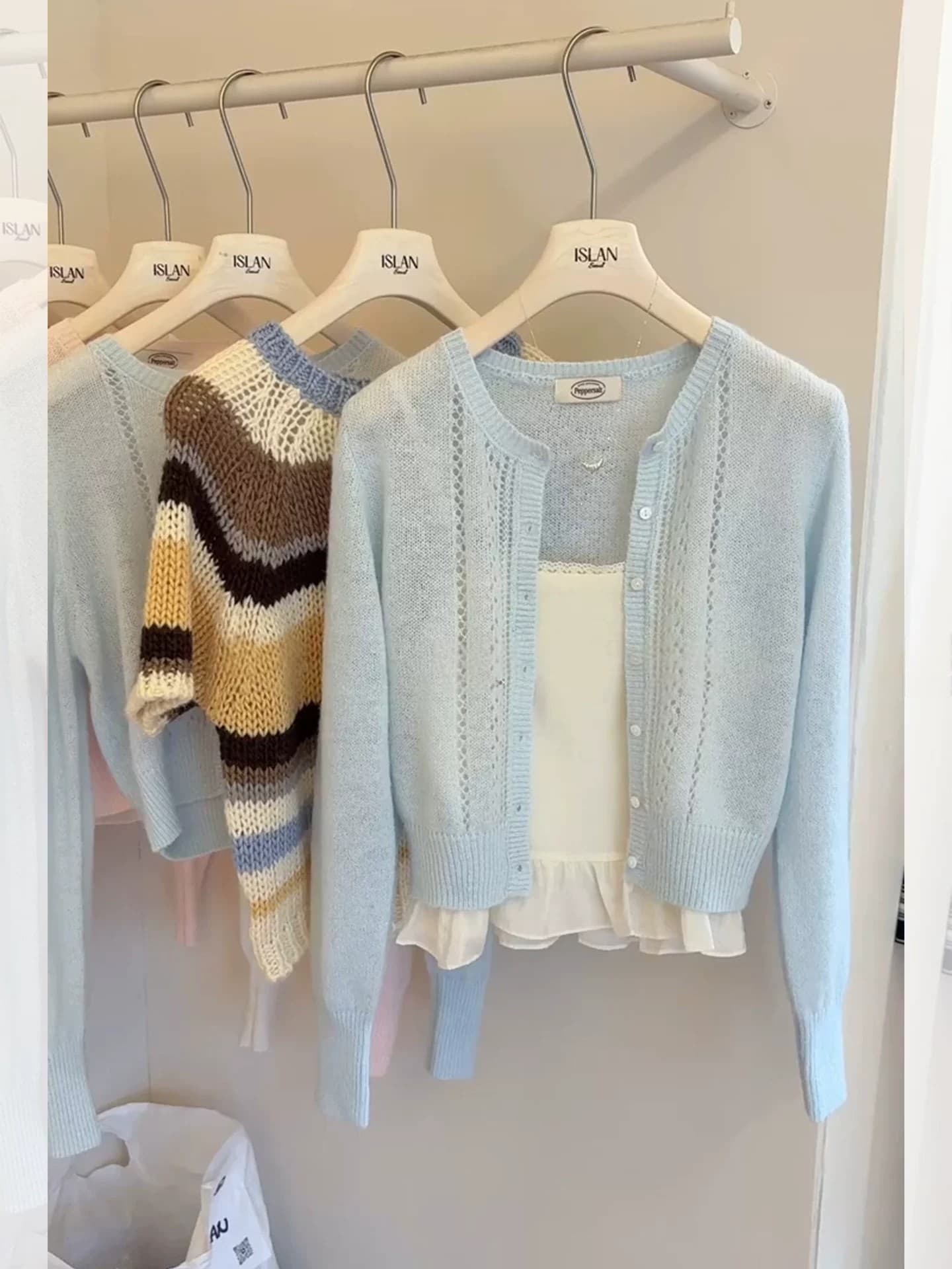 가을철 ootd 착용 가져 가라. 파란색 홀로우 아웃 긴팔 니트 오픈 가디건 여성 부드러운 분위기 센스 한 부서 외부 가져 가라. 쇼트 스타일 맨위 상세 이미지 1