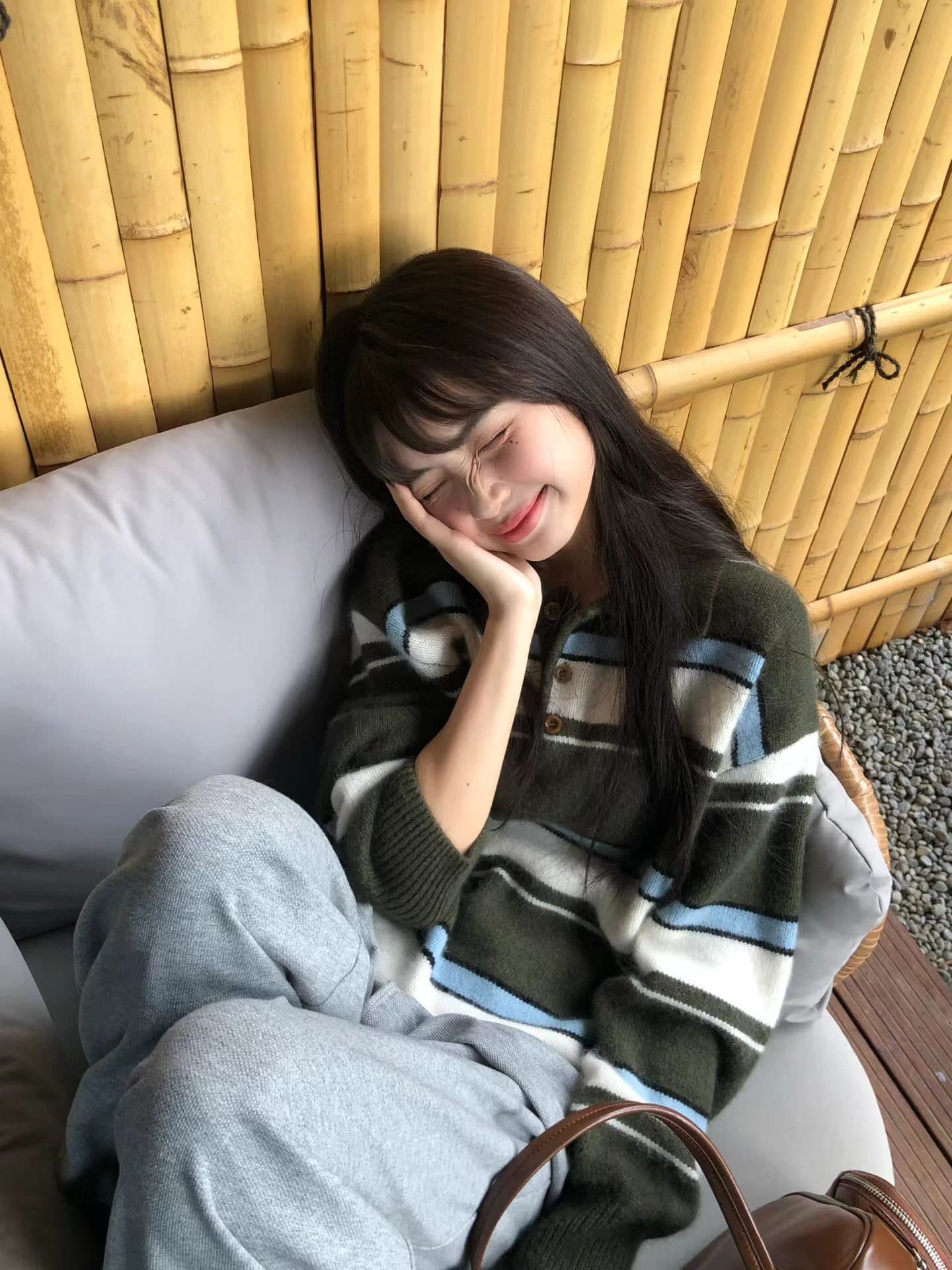레트로 학원 스타일 올리브 그린 스트라이프 polo 니트 맨위 여성 느긋한 가을 어깨 와이드 부드러운 찹쌀 폴로 칼라 니트 스웨터 이미지 5