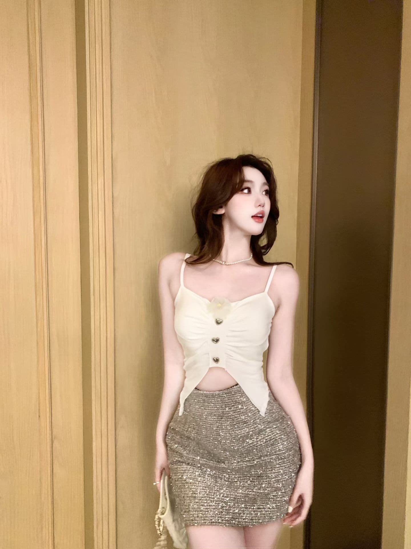 봄 새로운 달콤한 매운맛 바람 3 차원 꽃 캐미솔 몸매 가꾸기 슬림해 보이는 여성 고정 벨트 가슴 패드 의류 상세 이미지 3