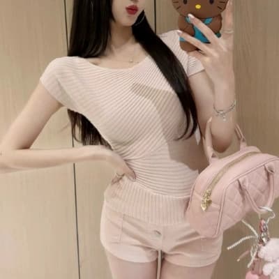 timi2026 년 봄 여름 새로운 품격 작은 대중 디자인 센스 불규칙 핫걸 순수한 욕망 바람 쇼트 스타일 니트 스웨터 여성 상세 이미지 1