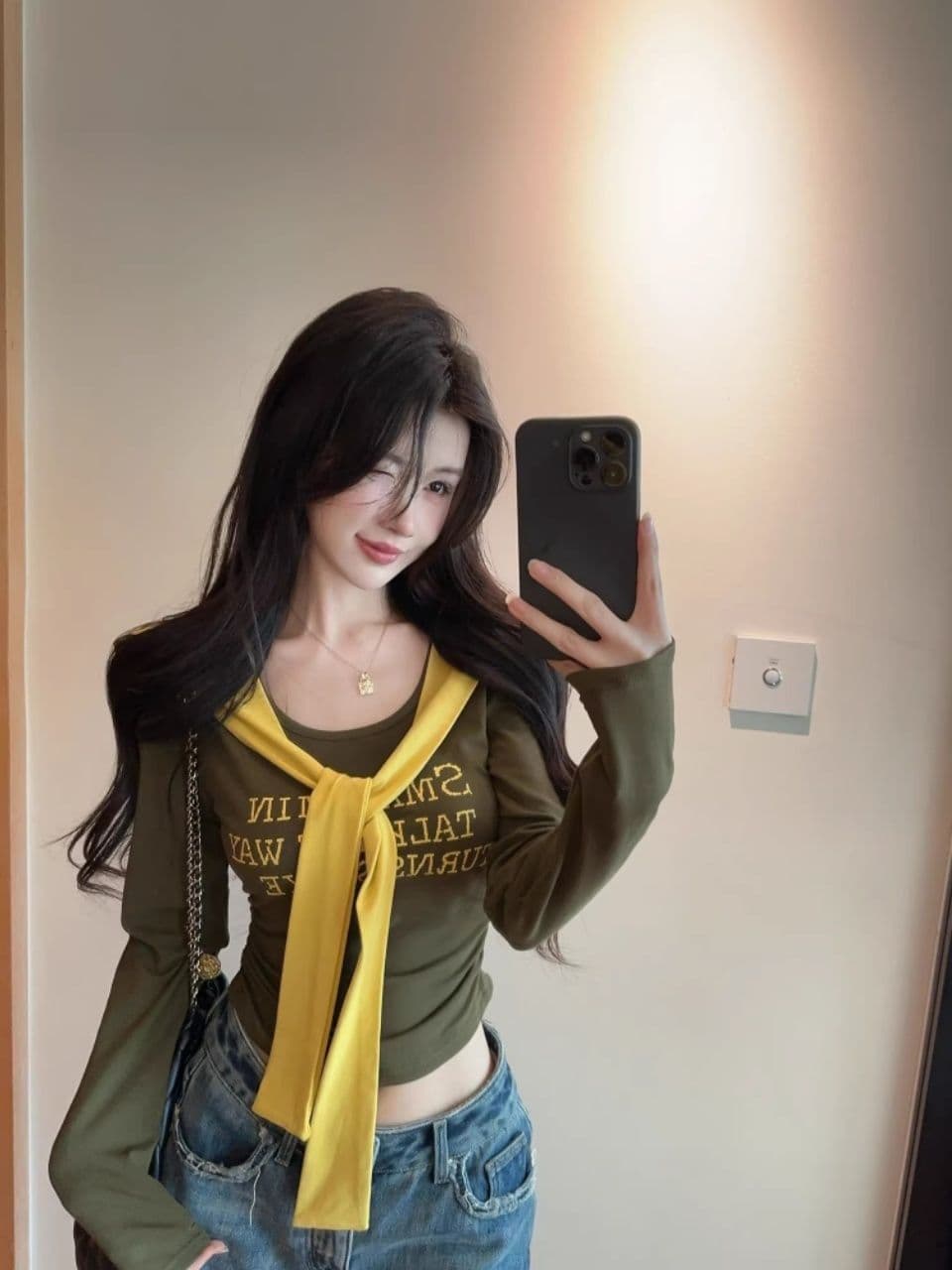 숄 긴팔 알파벳 프린트 티셔츠 여성 의류 가을 새로운 핫걸 몸매 가꾸기 슬림해 보이는 고유 한 쇼트 스타일 맨위 이미지 3
