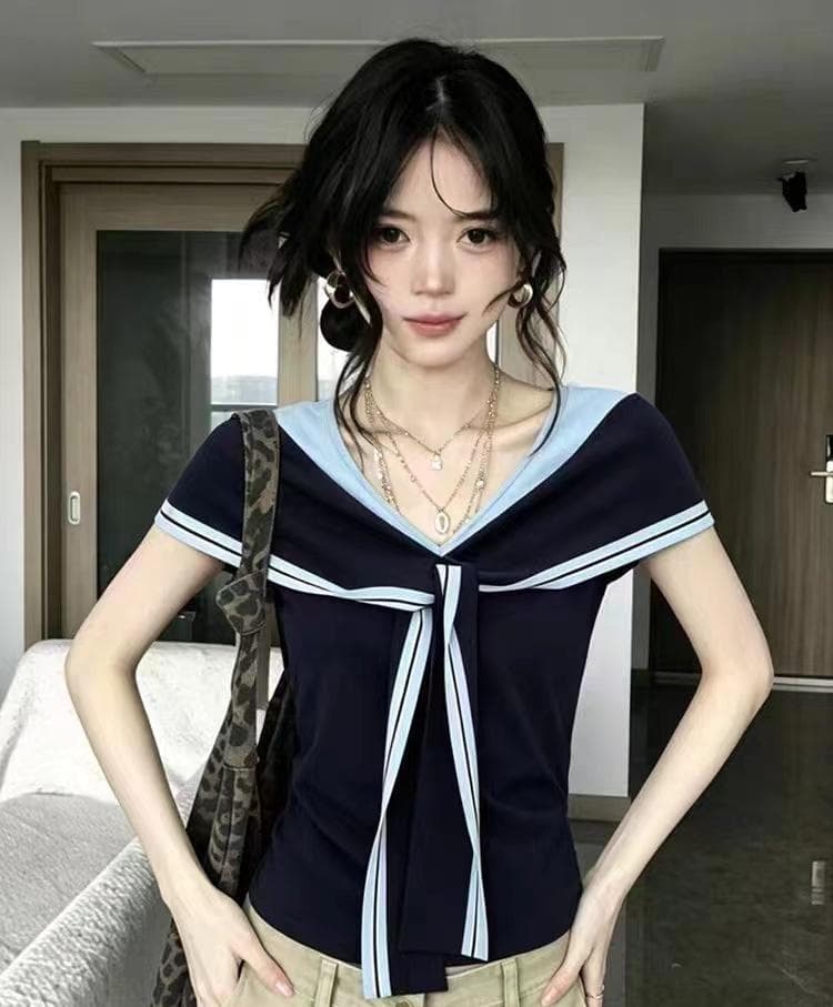 한 부서 해군 칼라 배색 얇은 스타일 V넥 니트 반팔 티셔츠 여성 2026 새로운 고유 한 아름다운 초여름 작은 맨위 이미지 2