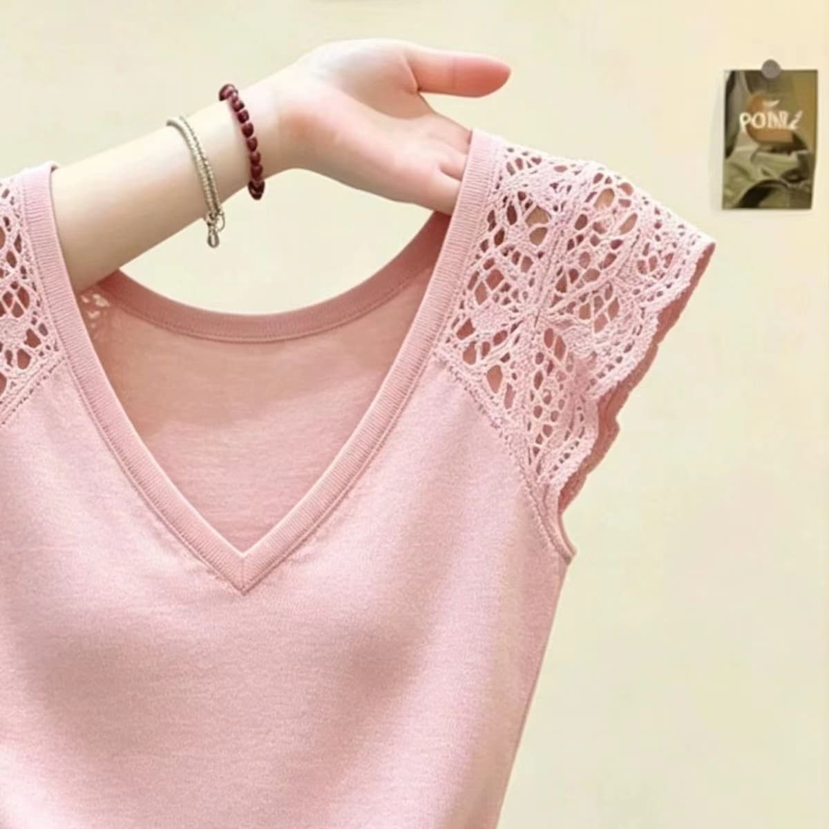 한 부서 달콤한 핫걸 V넥 홀로우 아웃 레이스 작은 날다 소매 티셔츠 여성 2026 여름 새로운 핑크색 몸매 가꾸기 연령 감소 맨위 상세 이미지 4