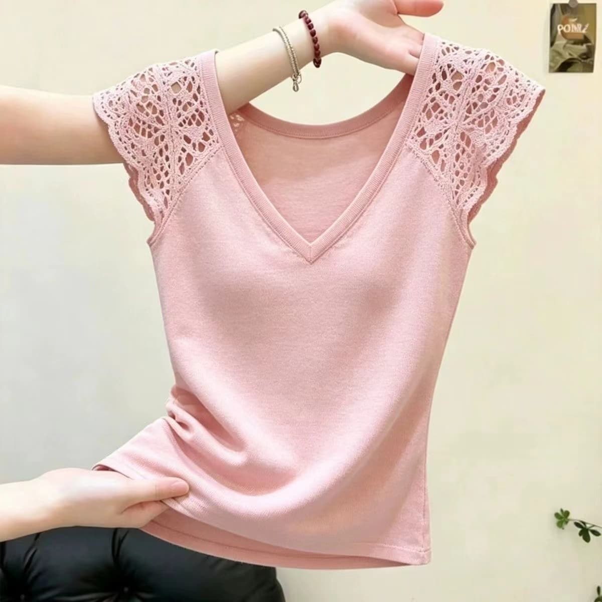 한 부서 달콤한 핫걸 V넥 홀로우 아웃 레이스 작은 날다 소매 티셔츠 여성 2026 여름 새로운 핑크색 몸매 가꾸기 연령 감소 맨위 상세 이미지 5