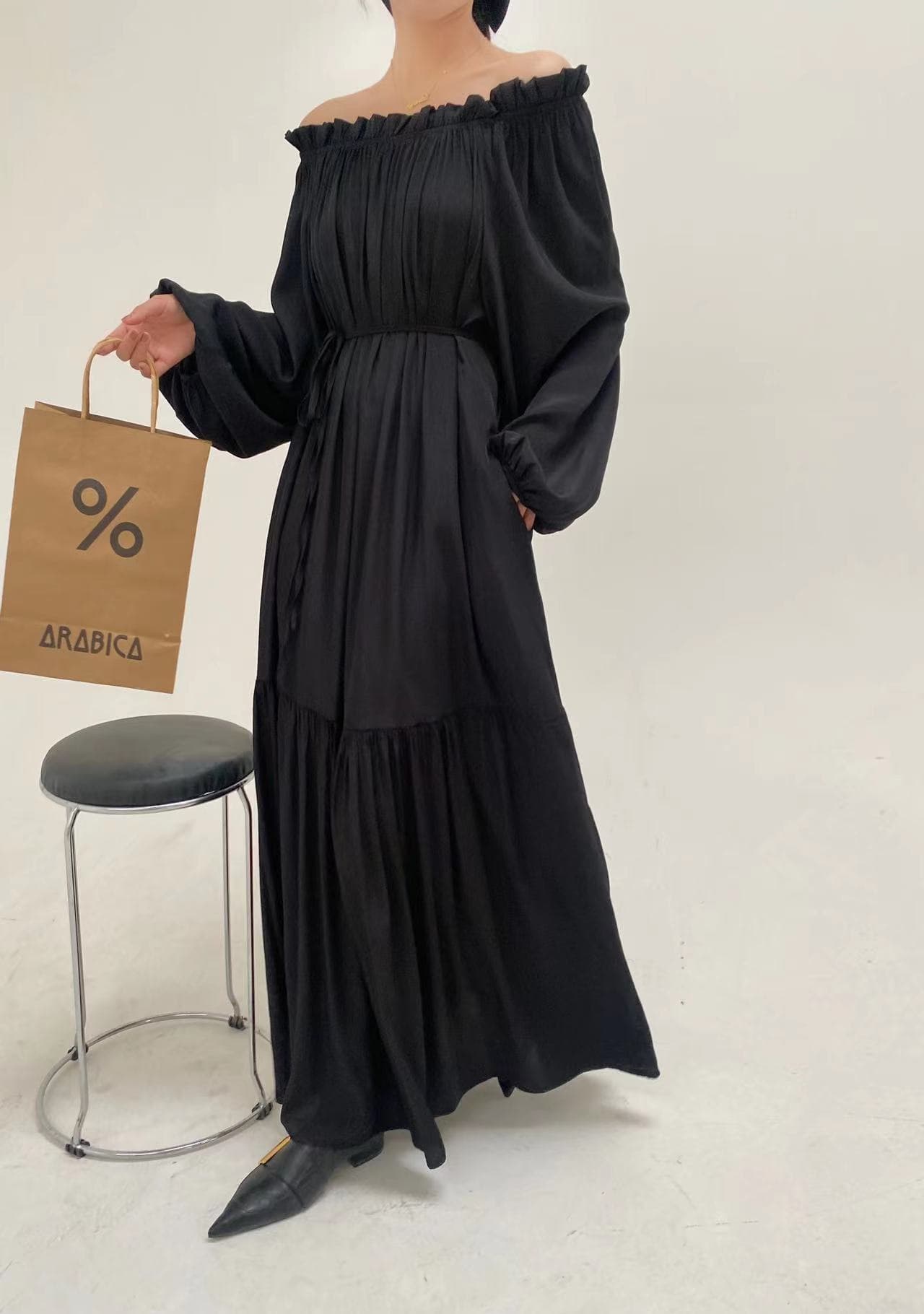 실사 오프숄더 라운드 넥 둘 착용 루즈핏 레이스업 슬림해 보이는 롱 코트 드레스 상세 이미지 19