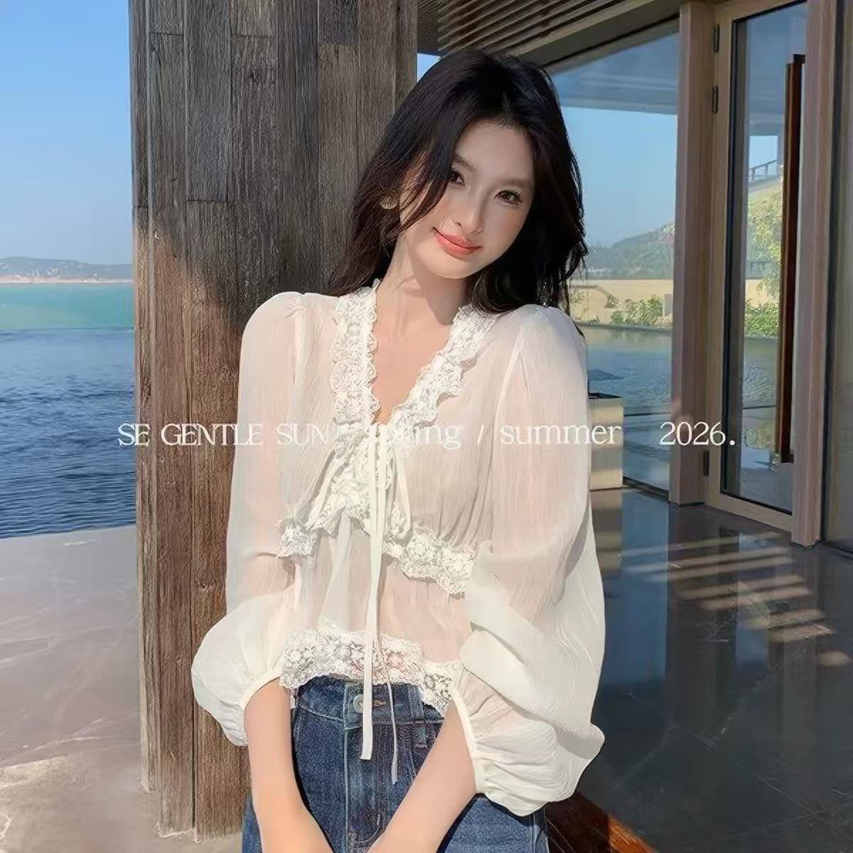 2026 새로운 프랑스식 부드러운 바람 V넥 레이스 레이스 긴팔 여성 셔츠 슬림해 보이는 레트로 품격 쇼트 스타일 맨위 상세 이미지 1