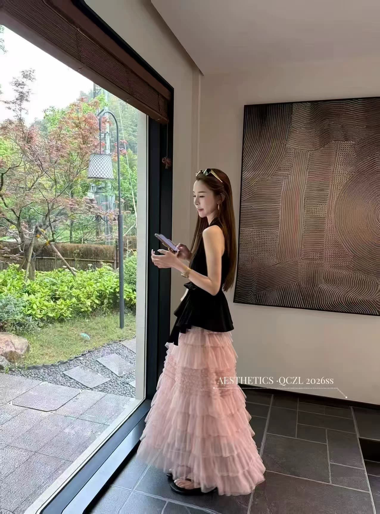 민소매 V넥 허리 수축 맨위 망사 반신 스커트 두 조각 여성 세트 2026 여름 새로운 품격 케이크 치마 세트 상세 이미지 5