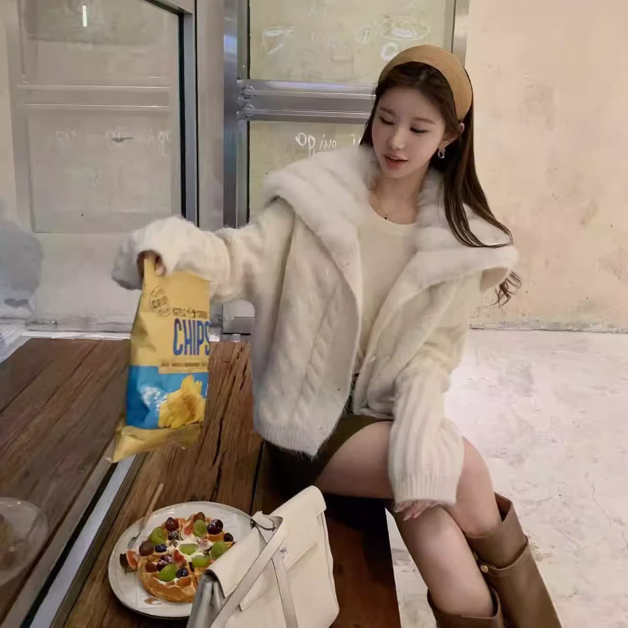 한 여성 천 골드 양모 여우털 빅 칼라 스웨터 니트 스웨터 여성 해군 칼라 쇼트 스타일 재킷 26 새로운