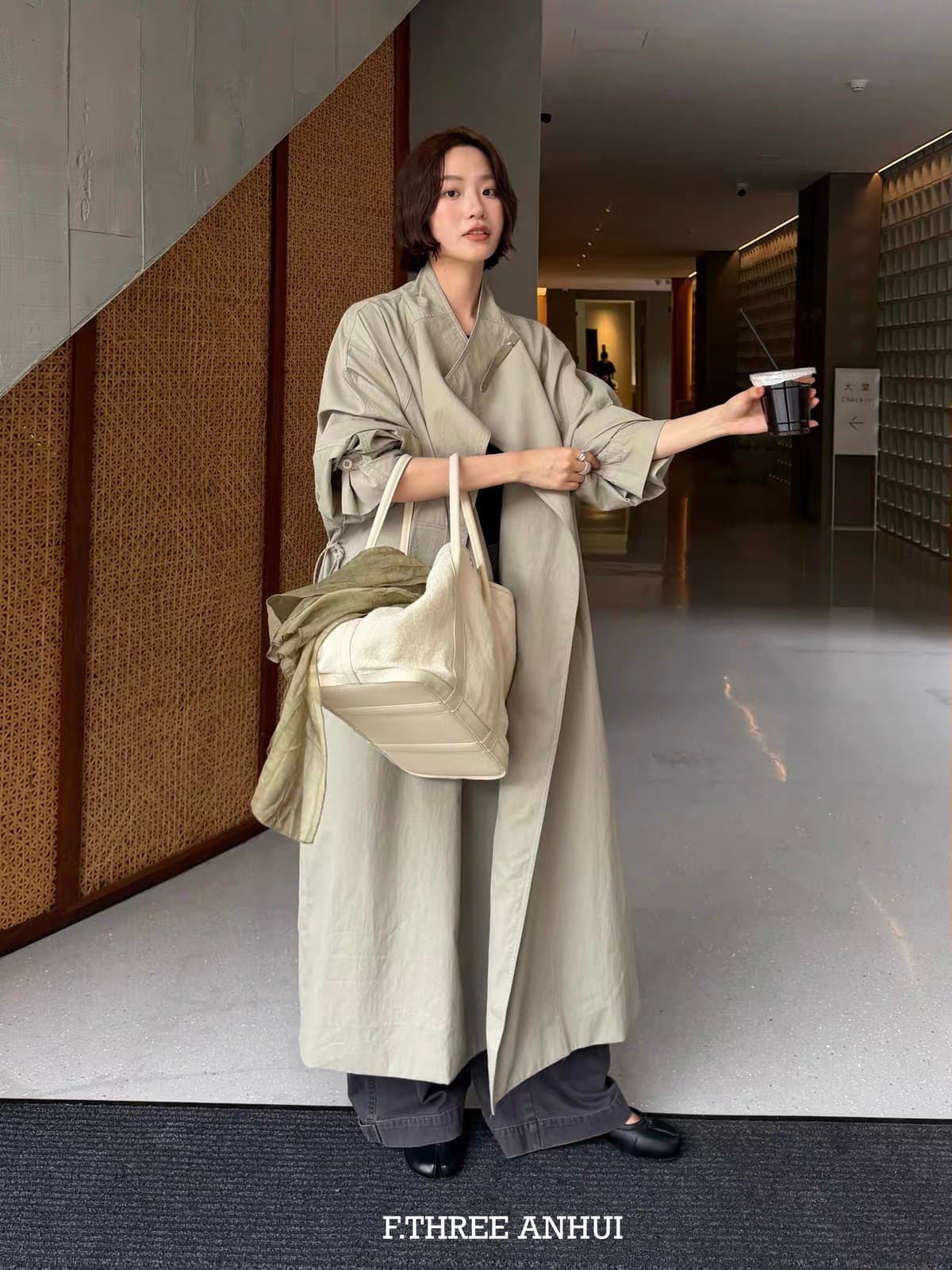 한국 패션 단추 한 알 레이스업 중간 길이 작은 키 루즈핏 슬림해 보이는 경기 스카프 바람막이 여성 코트 이미지 4